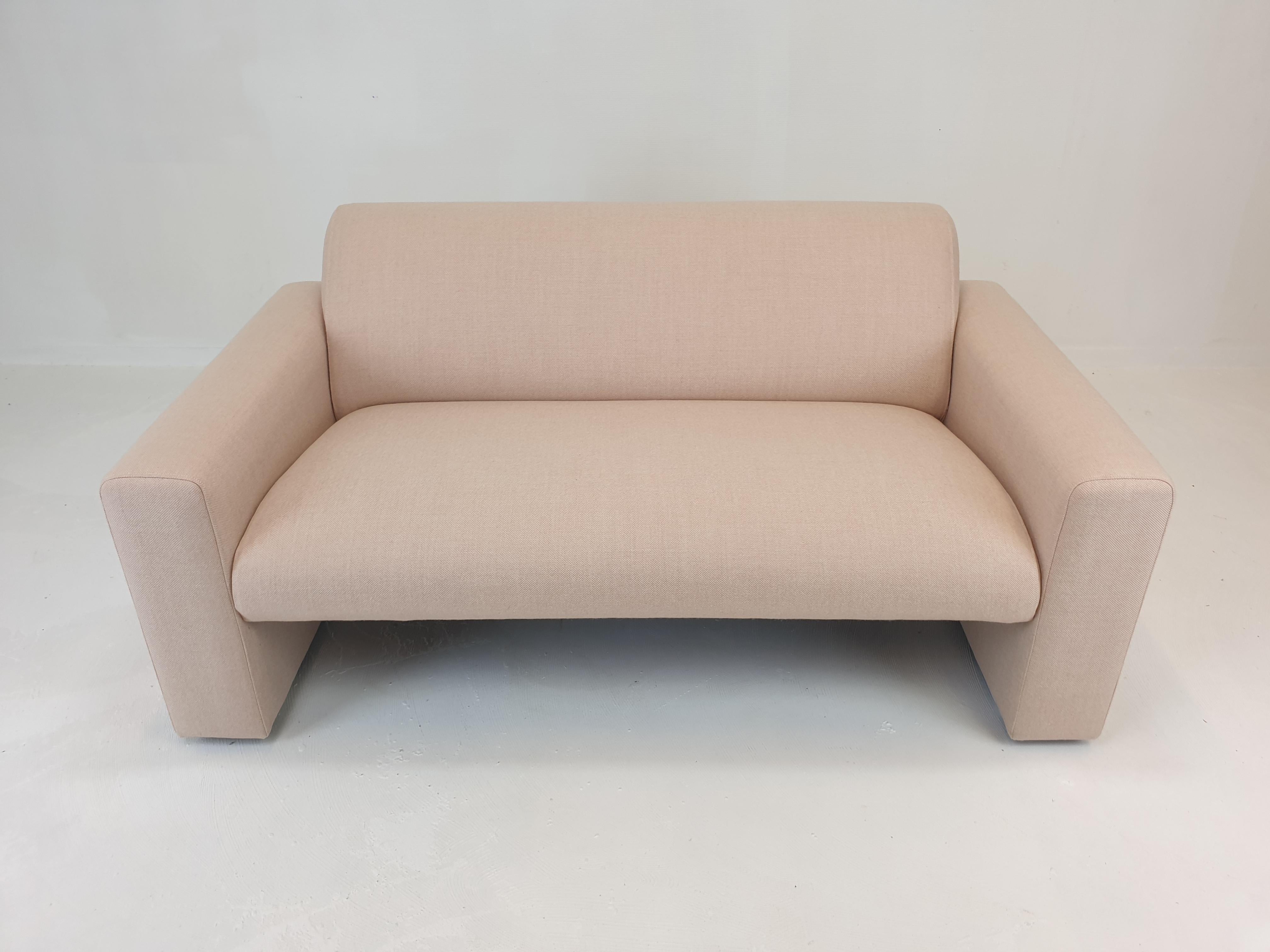 Dutch Model 691 2-Seat Sofa by Artifort, 1980s For Sale