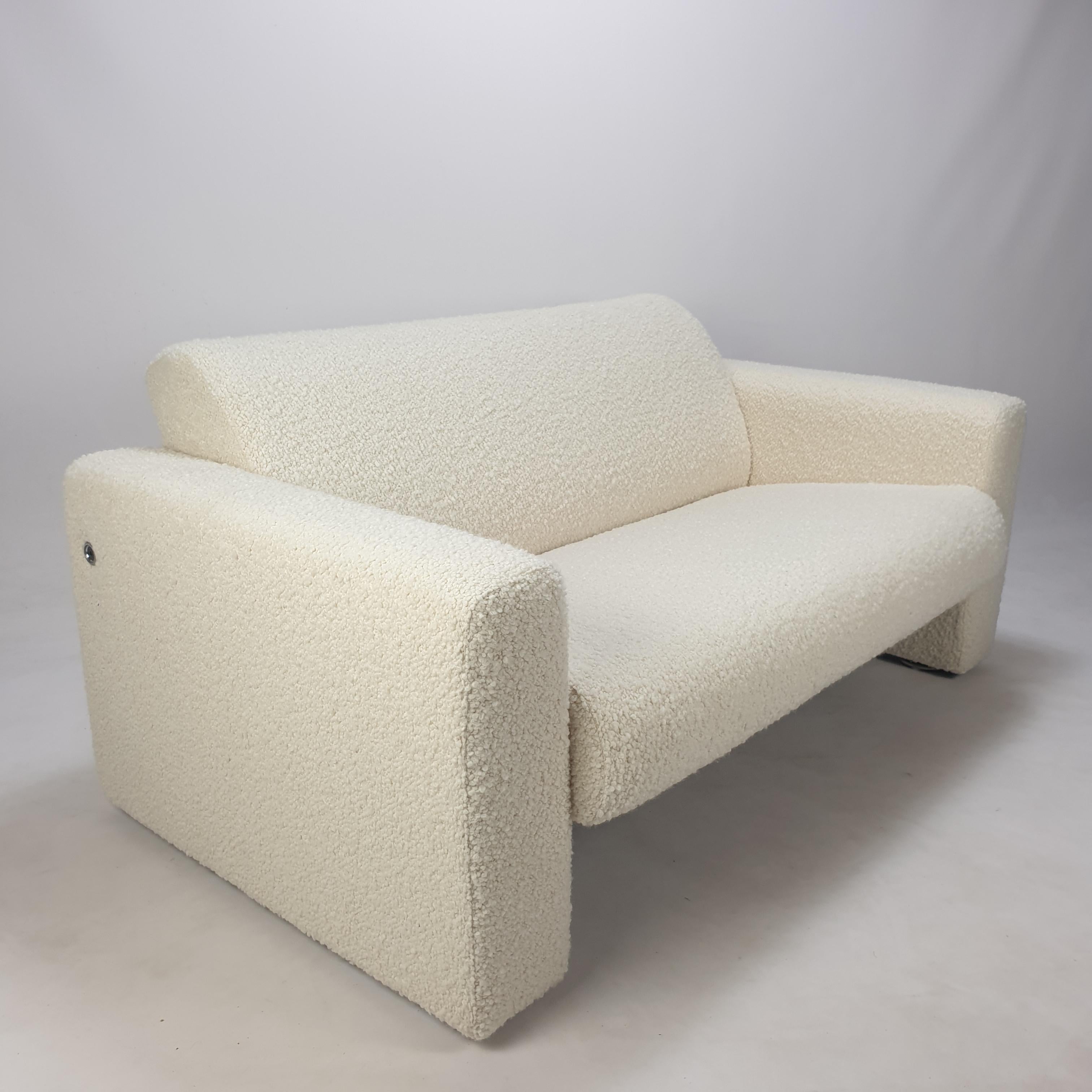 Model 691 2-Seat Sofa by Artifort, 1980s In Excellent Condition For Sale In Oud Beijerland, NL