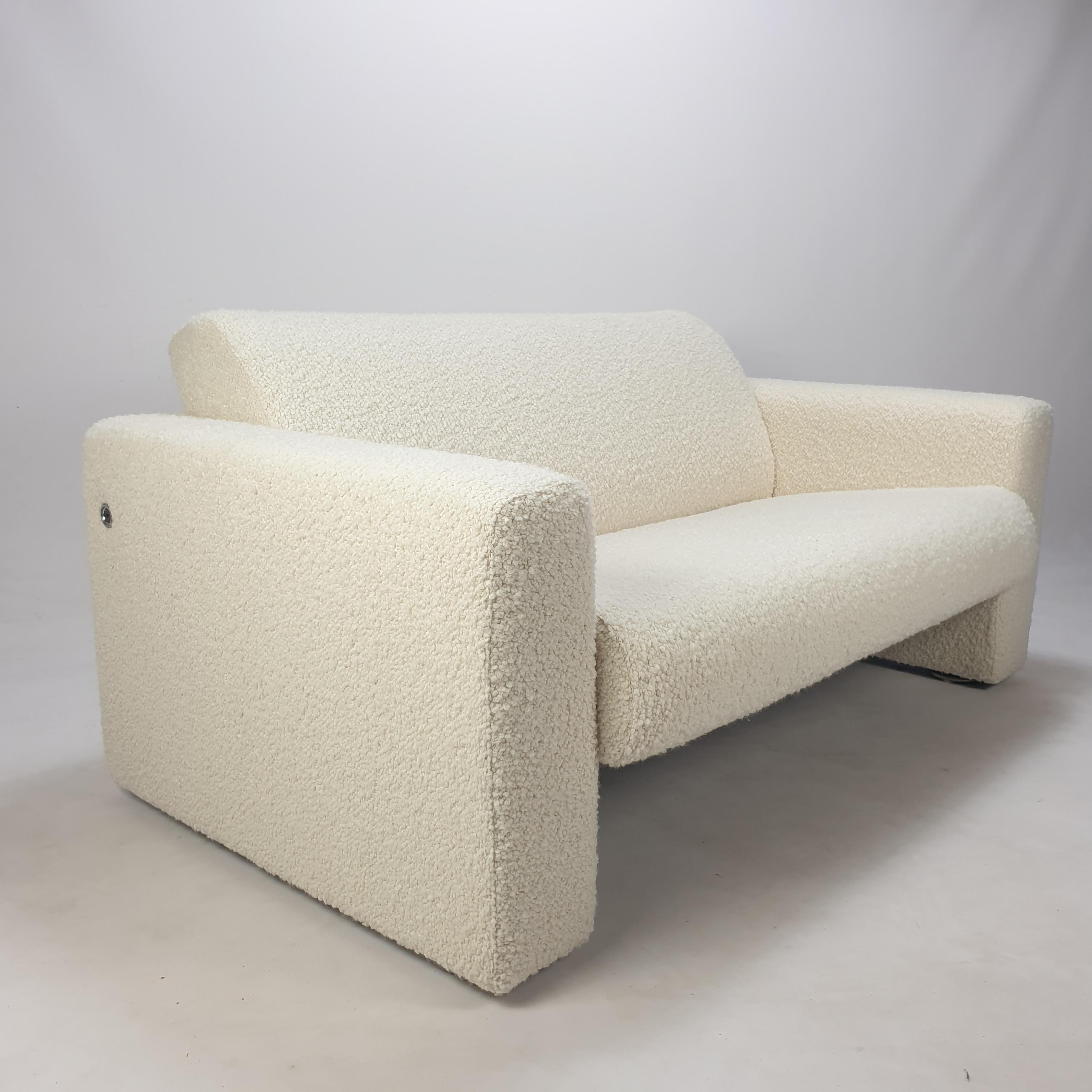 Late 20th Century Model 691 2-Seat Sofa by Artifort, 1980s For Sale