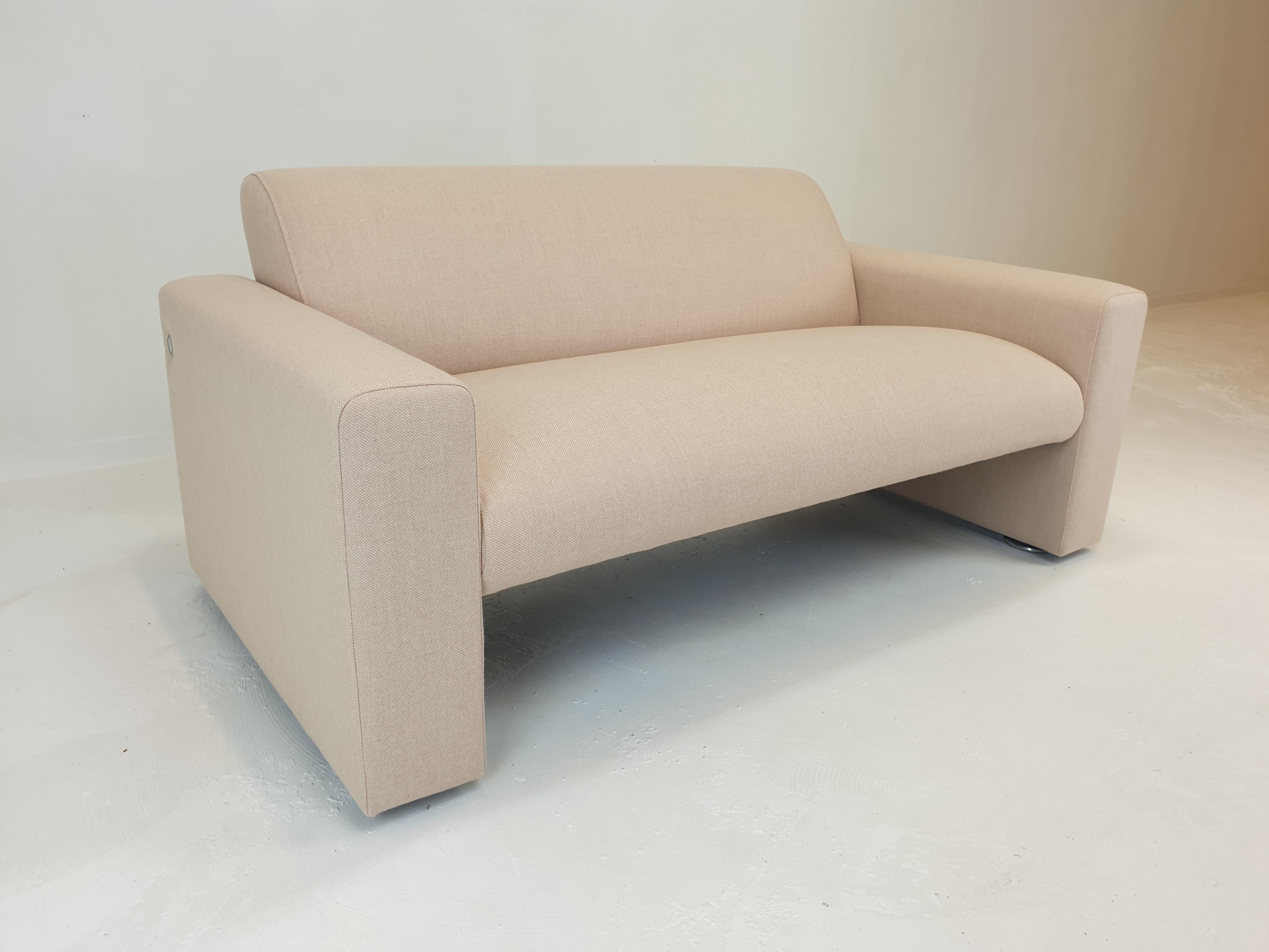 Model 691 2-Seat Sofa by Artifort, 1980s For Sale 1