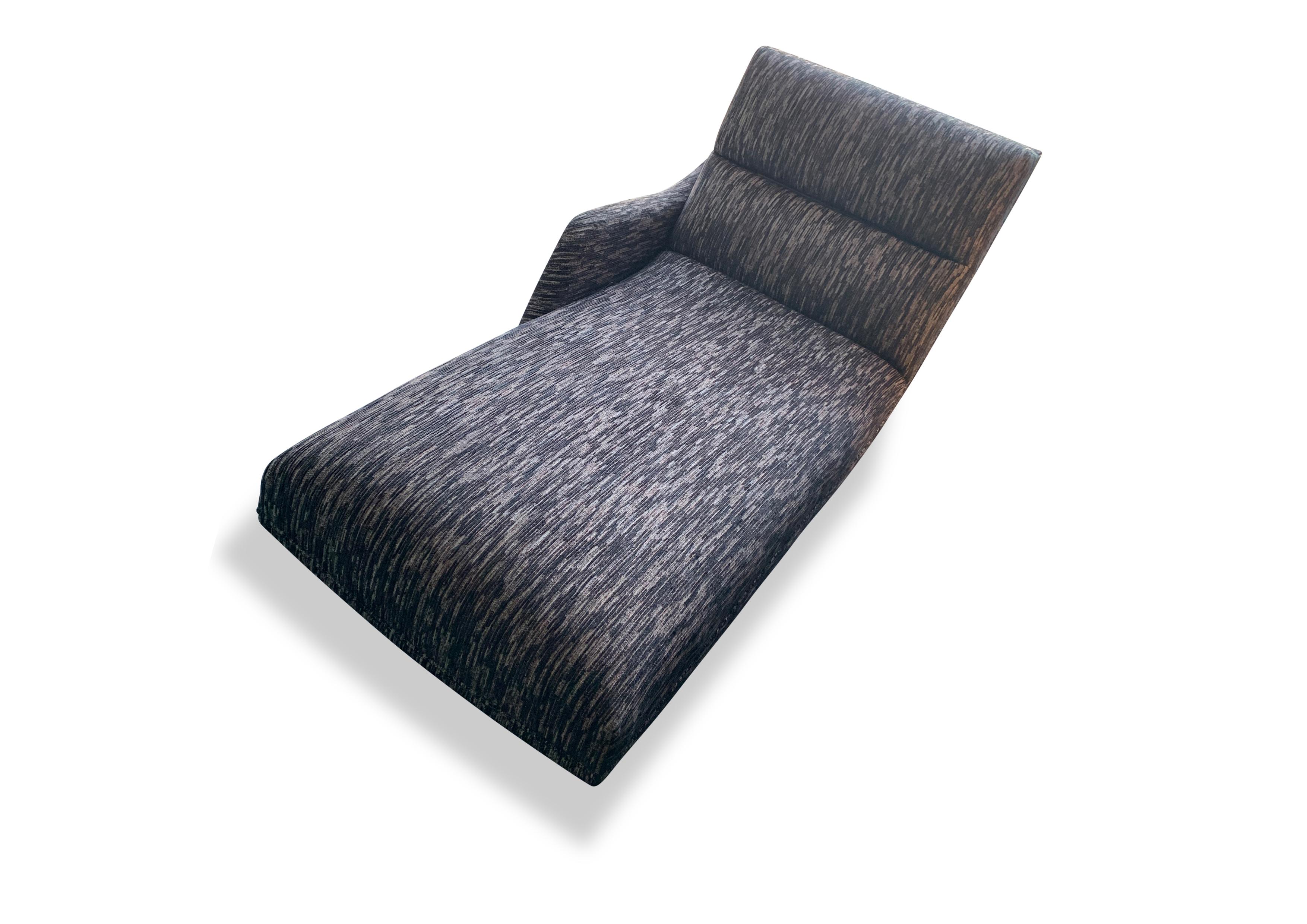 Tappezzeria Model 6910 Erica Chaise Lounge in lana con base in lucite di Vladimir Kagan in vendita