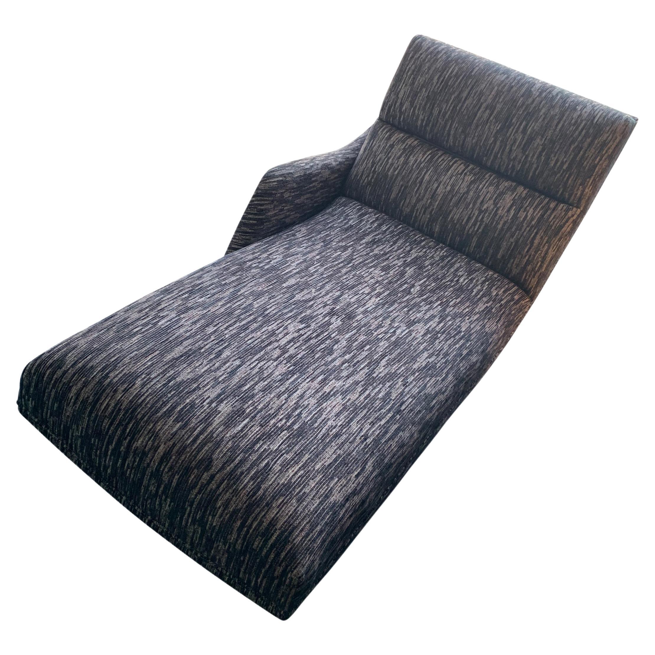 Mid-Century moderno Model 6910 Erica Chaise Lounge in lana con base in lucite di Vladimir Kagan in vendita