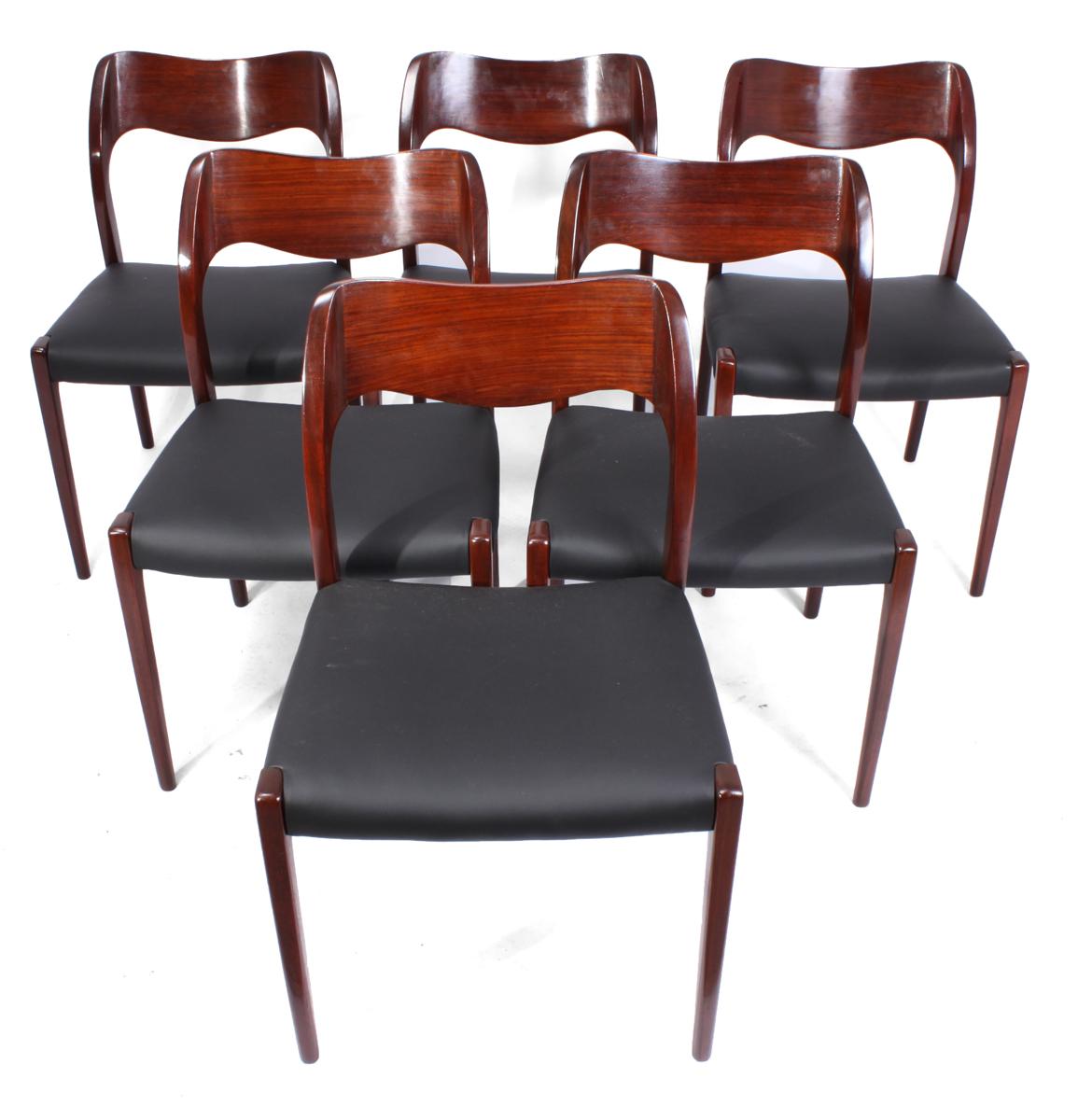 Model 71 dining chairs by Moller in Rosewood
A set of six model 71 dining chairs in rosewood with leather upholstery, originally produced in Denmark in the 1960s, the chairs are solid with no loose joints or old breaks, the frames have been fully