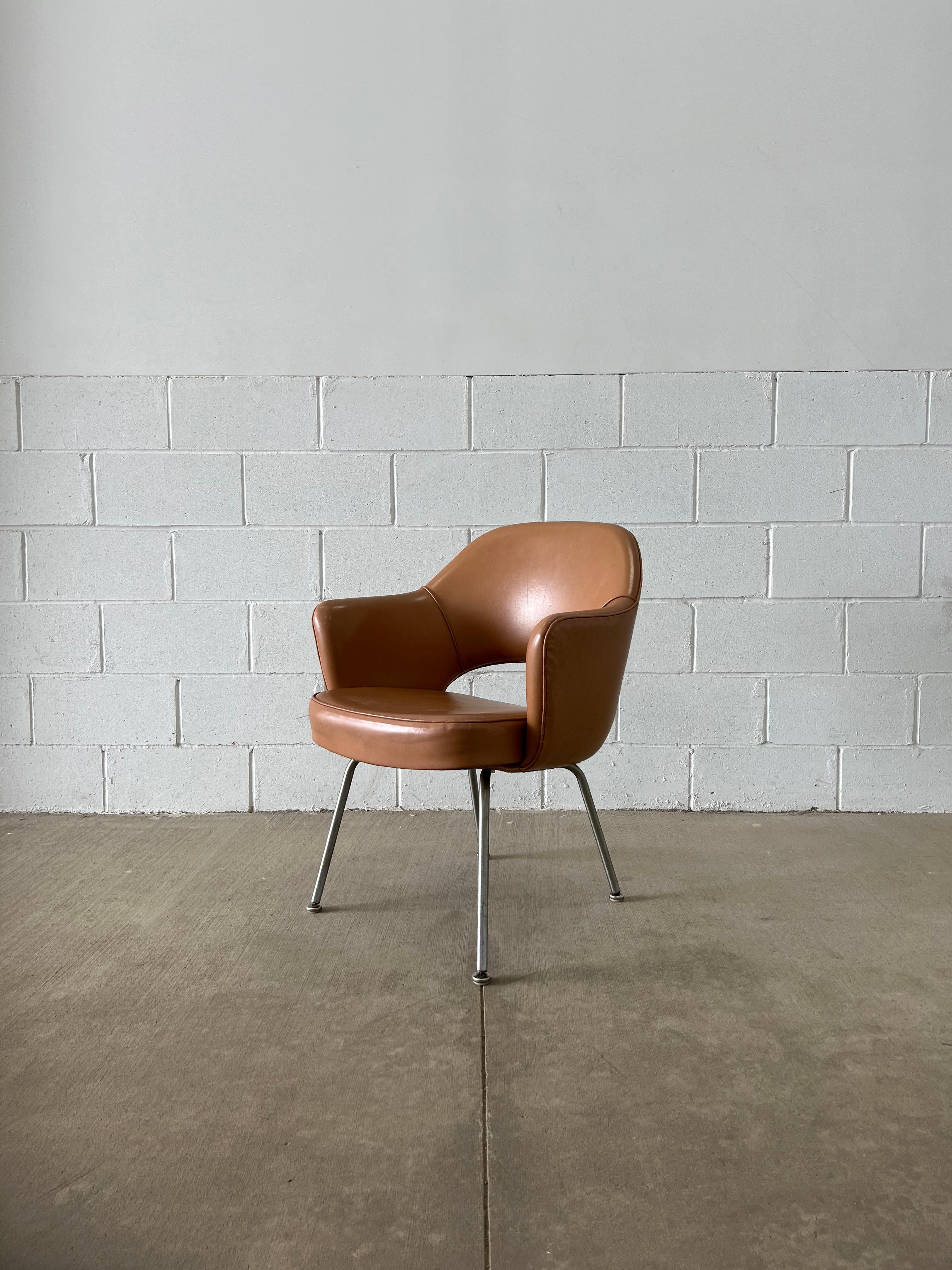 eero saarinen chair