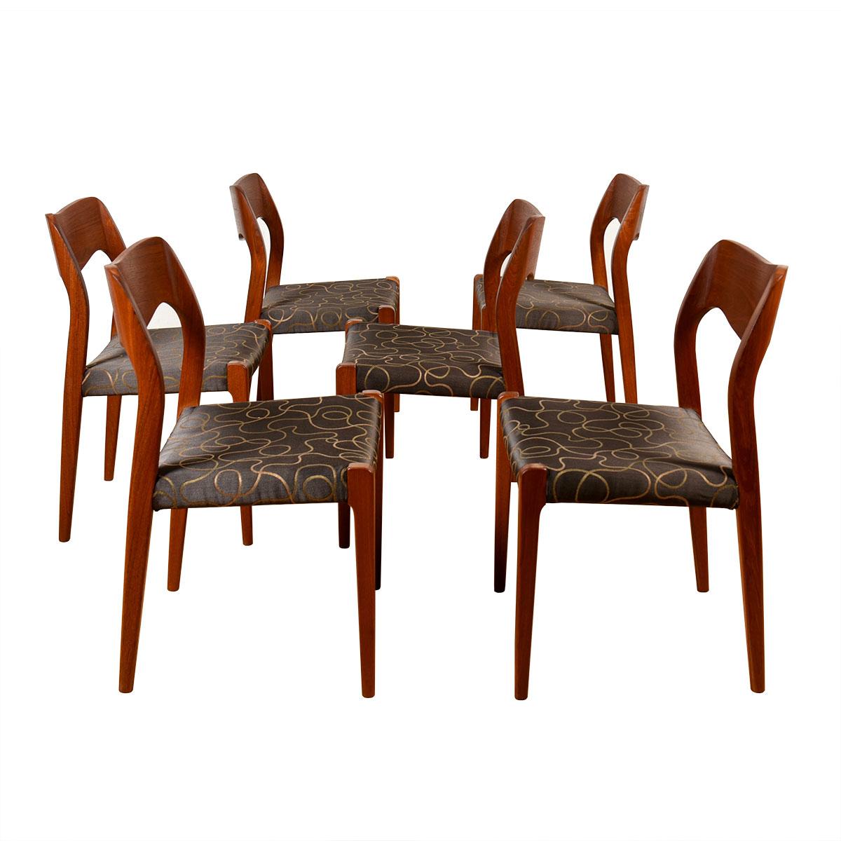 - Set of 6 Danish Modern dining chairs, designed by Niels Møller, Model No. 71
- One of the most beautiful designs by Moller
- This seats have been re-upholstered