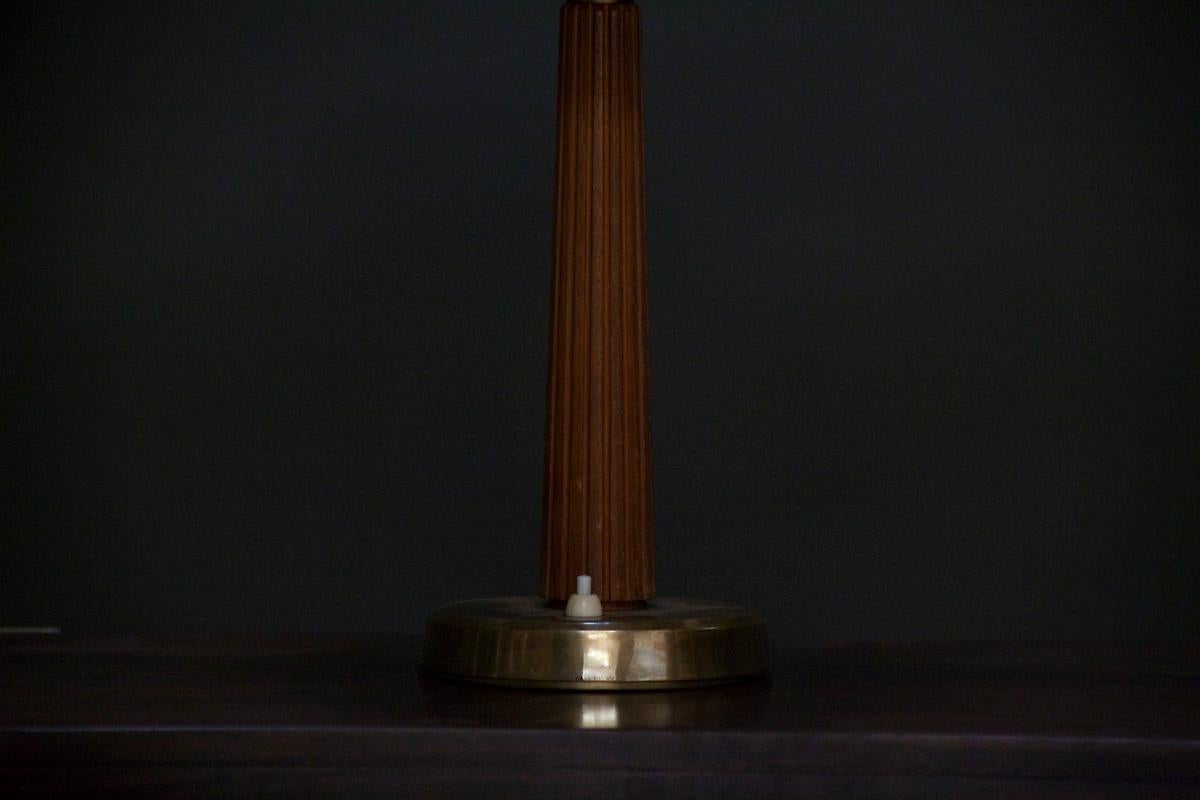 An original, Model 716 table lamp, by swedish designer Hans Bergstrom (1910 - 1996) for Ateljé Lyktan. 

circa 1940s, in brass and teak, with a perforated shade. 

Rewired and PAT tested in the UK 

Height: 51cm 
Shade diameter: 45/46 cm