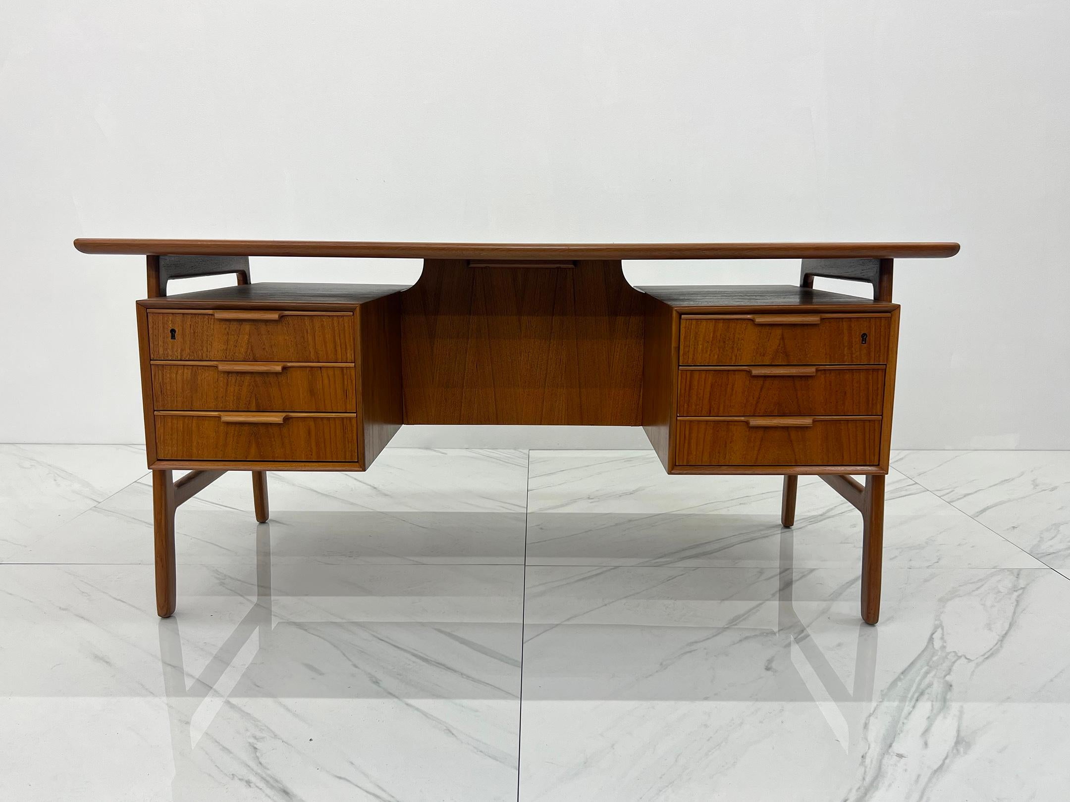 Model 75 Desk in Teak, Gunni Oman for Omann Jun Møbelfabrik, 1960's 2