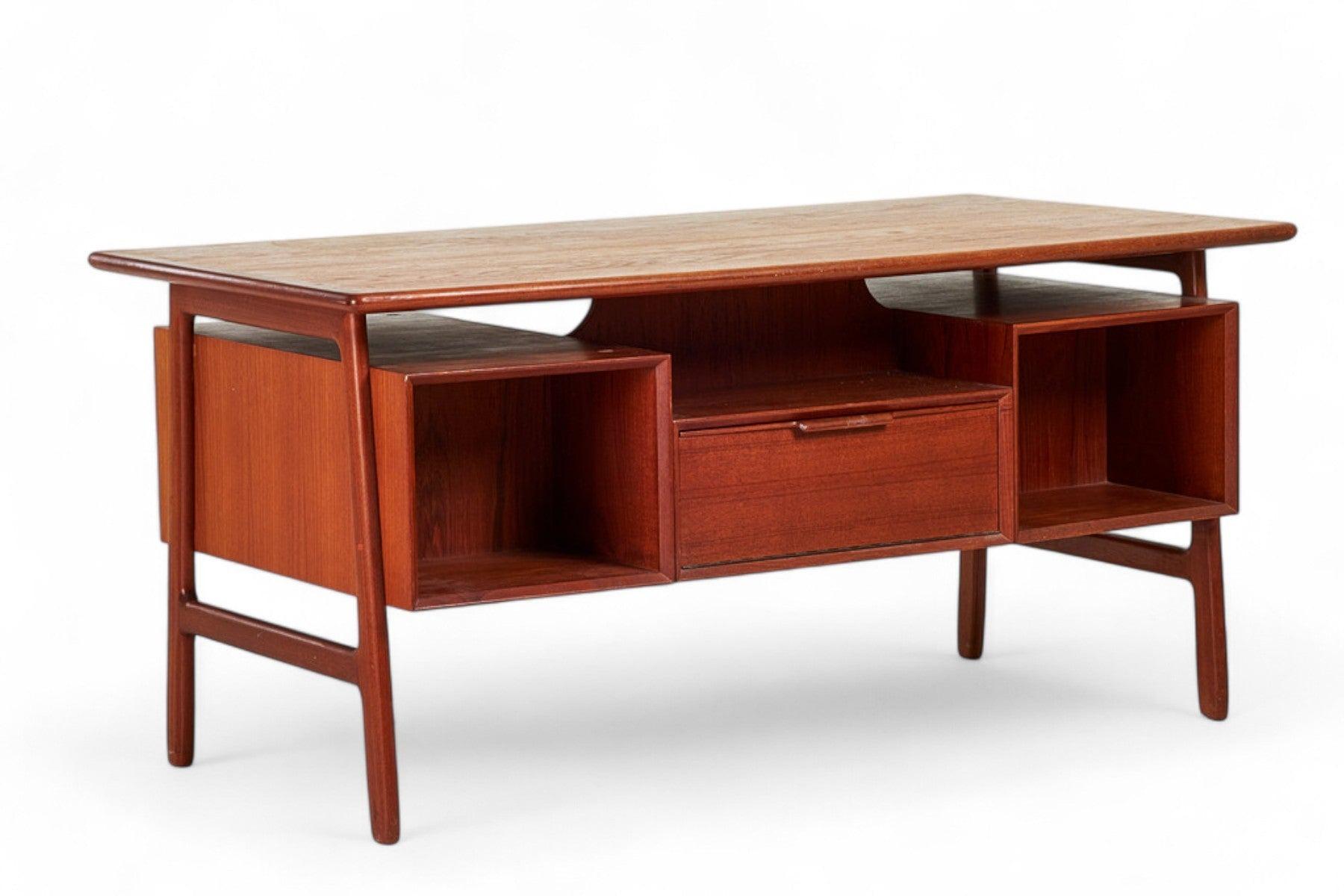 Danese Scrivania Model 75 in teak di Gunni Omann in vendita