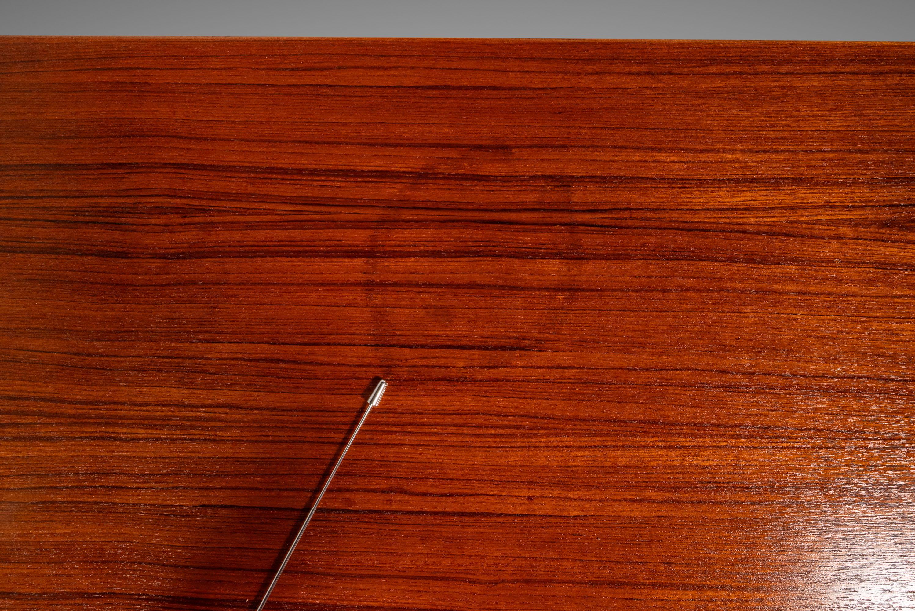 Scrivania direzionale Model 77 in teak di Gunni Omann per Oman Junn, Danimarca, 1950 ca. 3