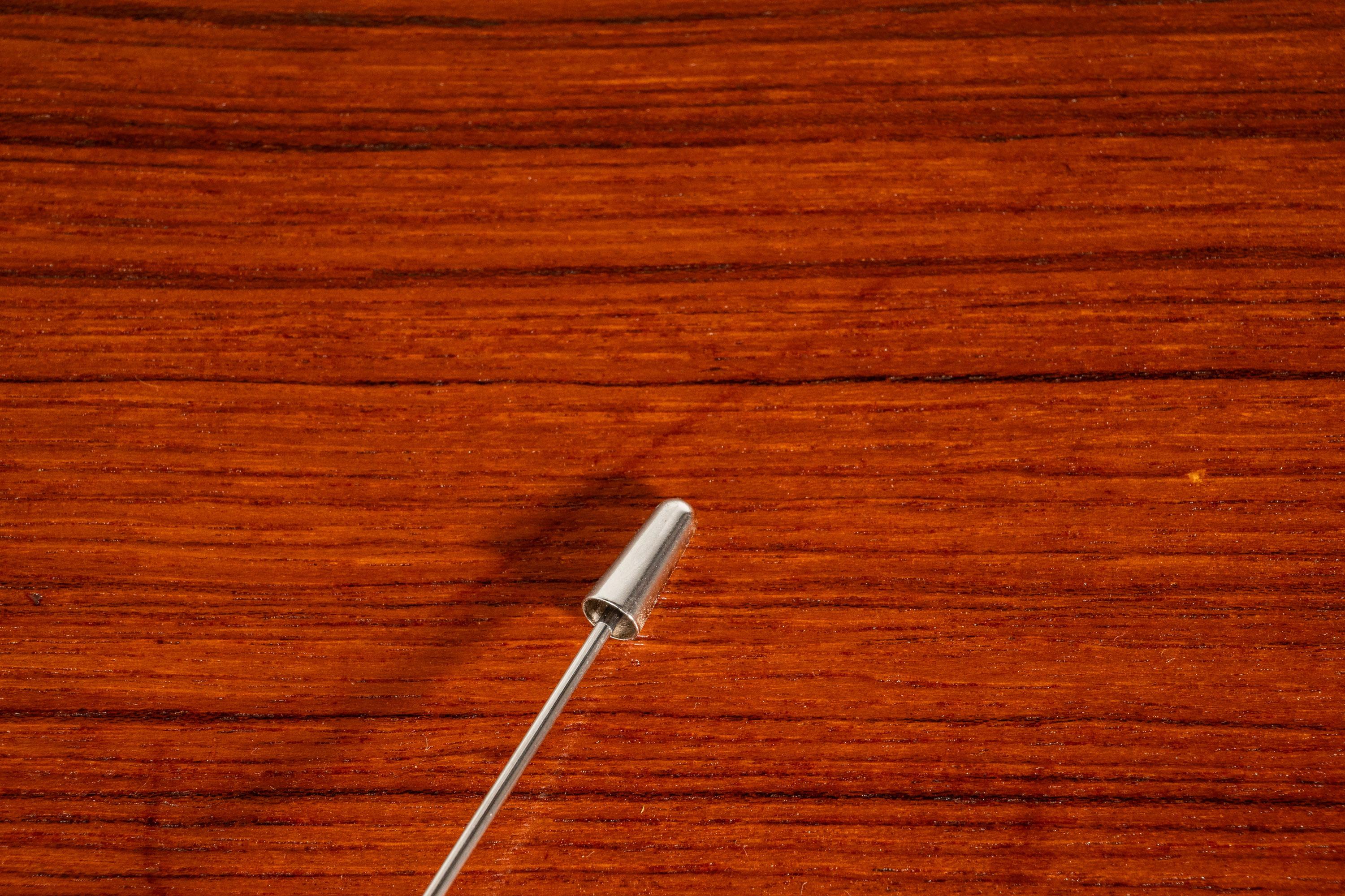 Scrivania direzionale Model 77 in teak di Gunni Omann per Oman Junn, Danimarca, 1950 ca. 5