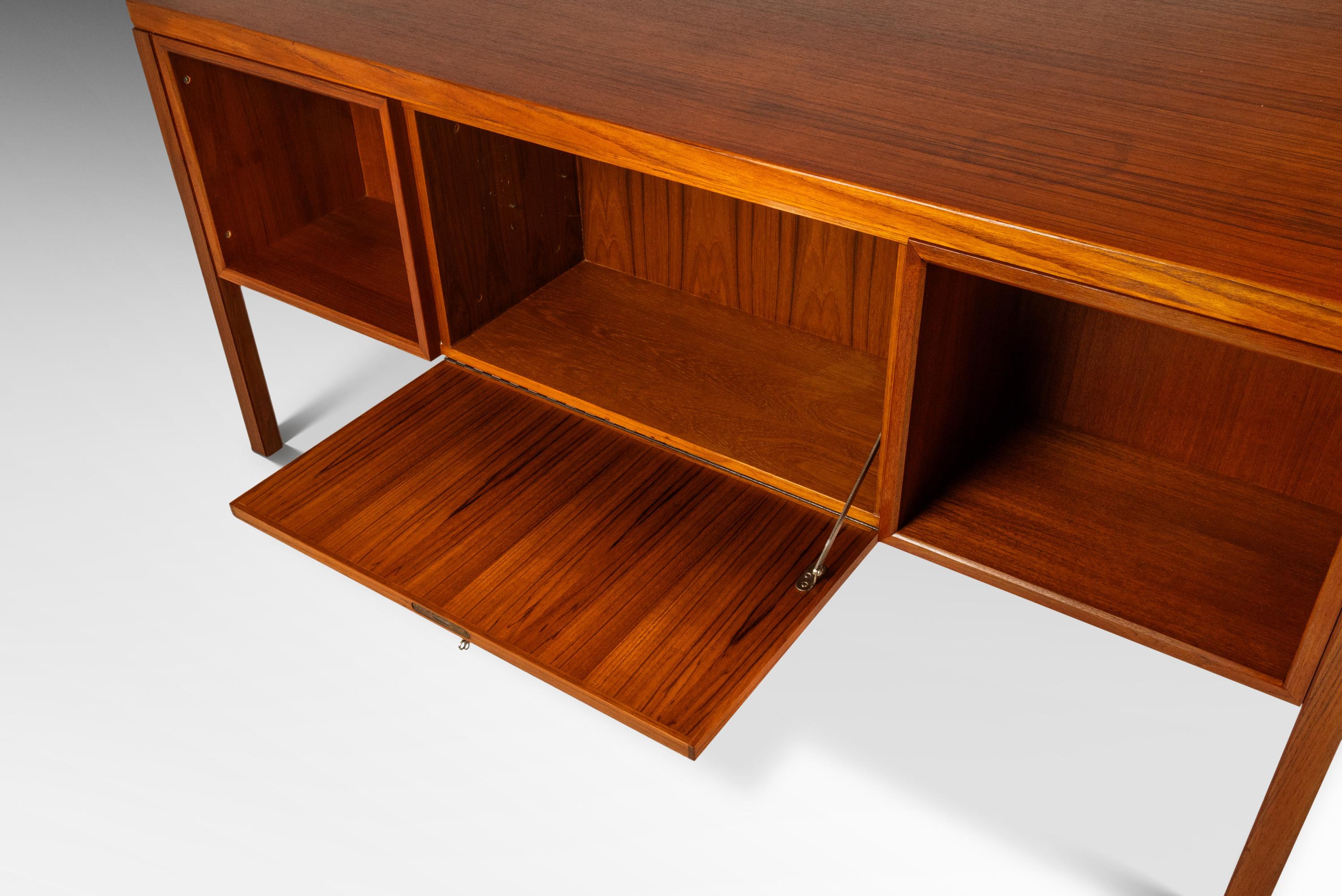 Scrivania direzionale Model 77 in teak di Gunni Omann per Oman Junn, Danimarca, 1950 ca. 1