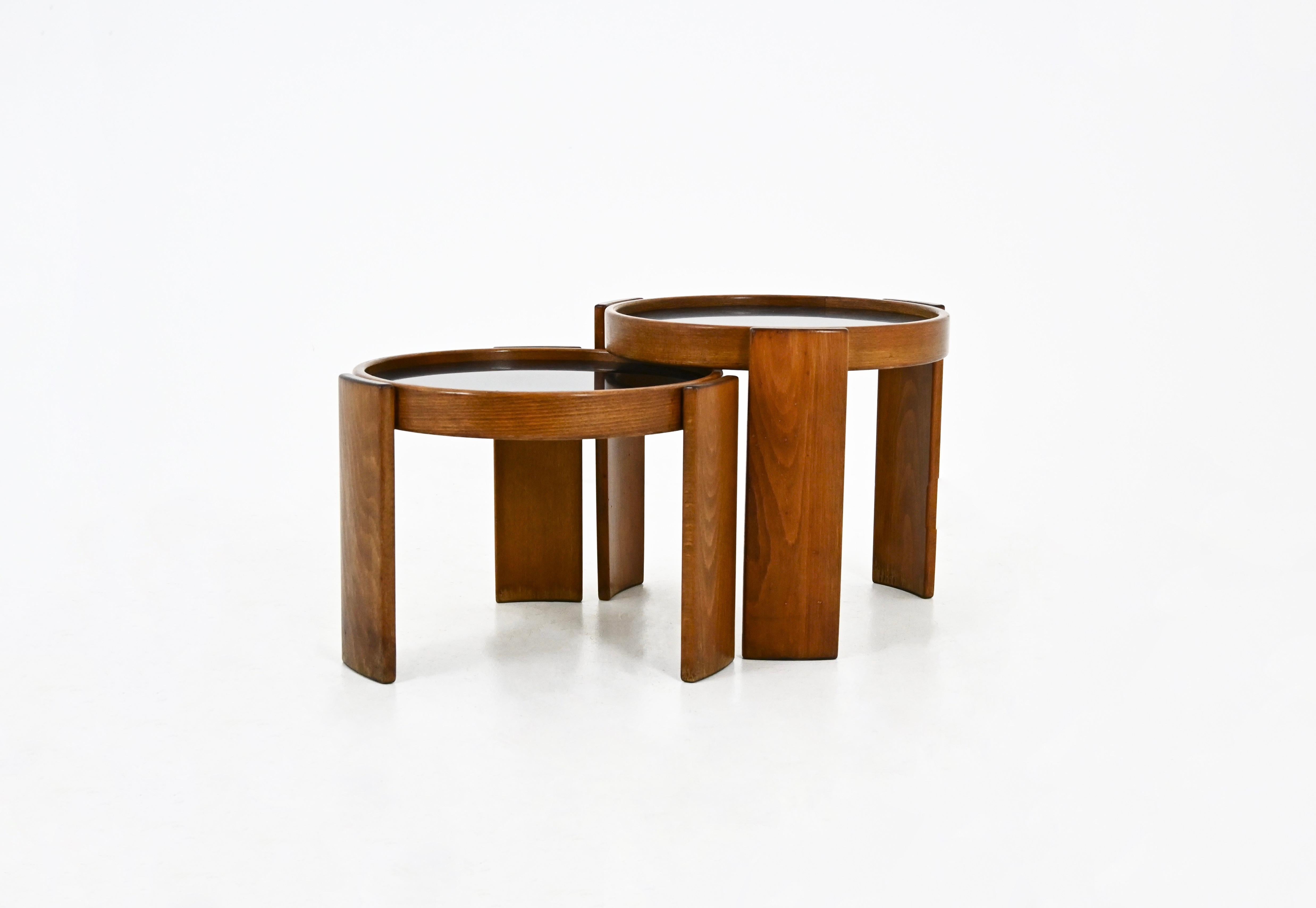 Wooden nesting table. Reversible black and white top. Stamped Cassina. Wear due to time and age of the table.
Dimensions: Height Small: 29 cm
Height Large: 34 cm.
FOR SHIPPING, REQUEST US FOR RECEIVE THE BEST PRICE
