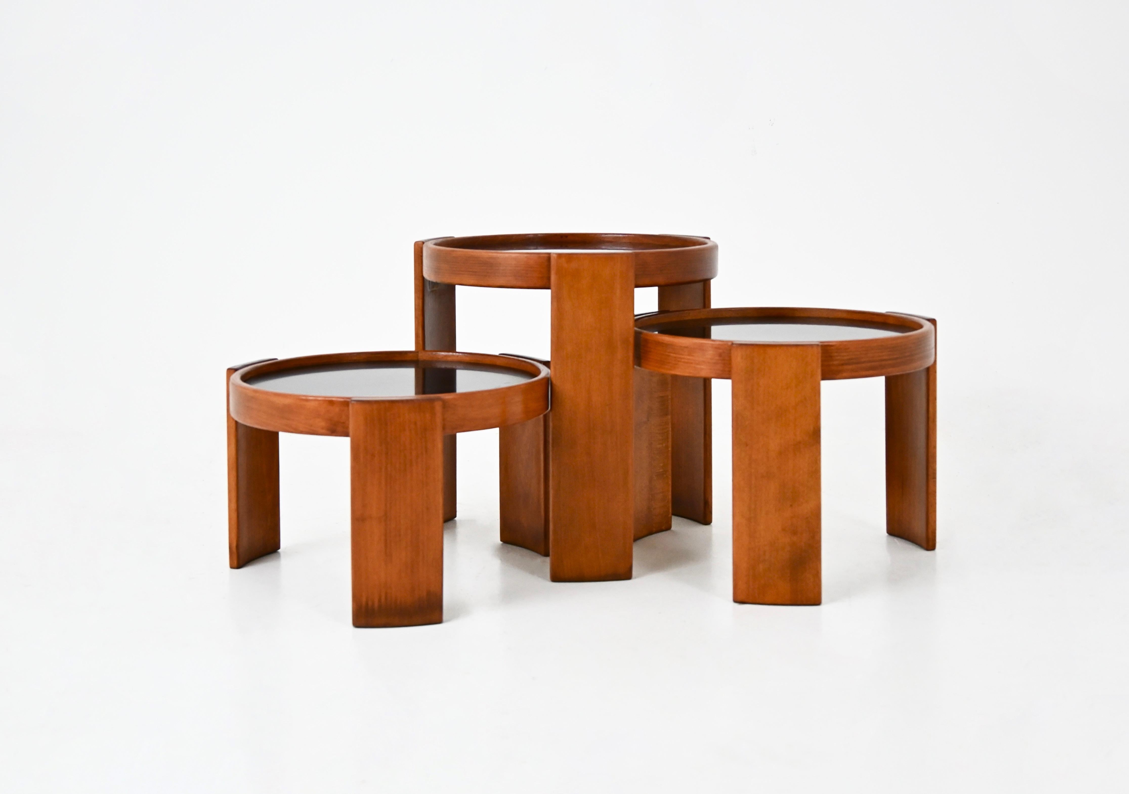 Wooden nesting table. Reversible black and white top. Stamped Cassina. Wear due to time and age of the table.
Measures: Height Small: 25 cm
Height Medium : 35 cm
Height Large: 39 cm.
FOR SHIPPING, REQUEST US FOR RECEIVE THE BEST PRICE
