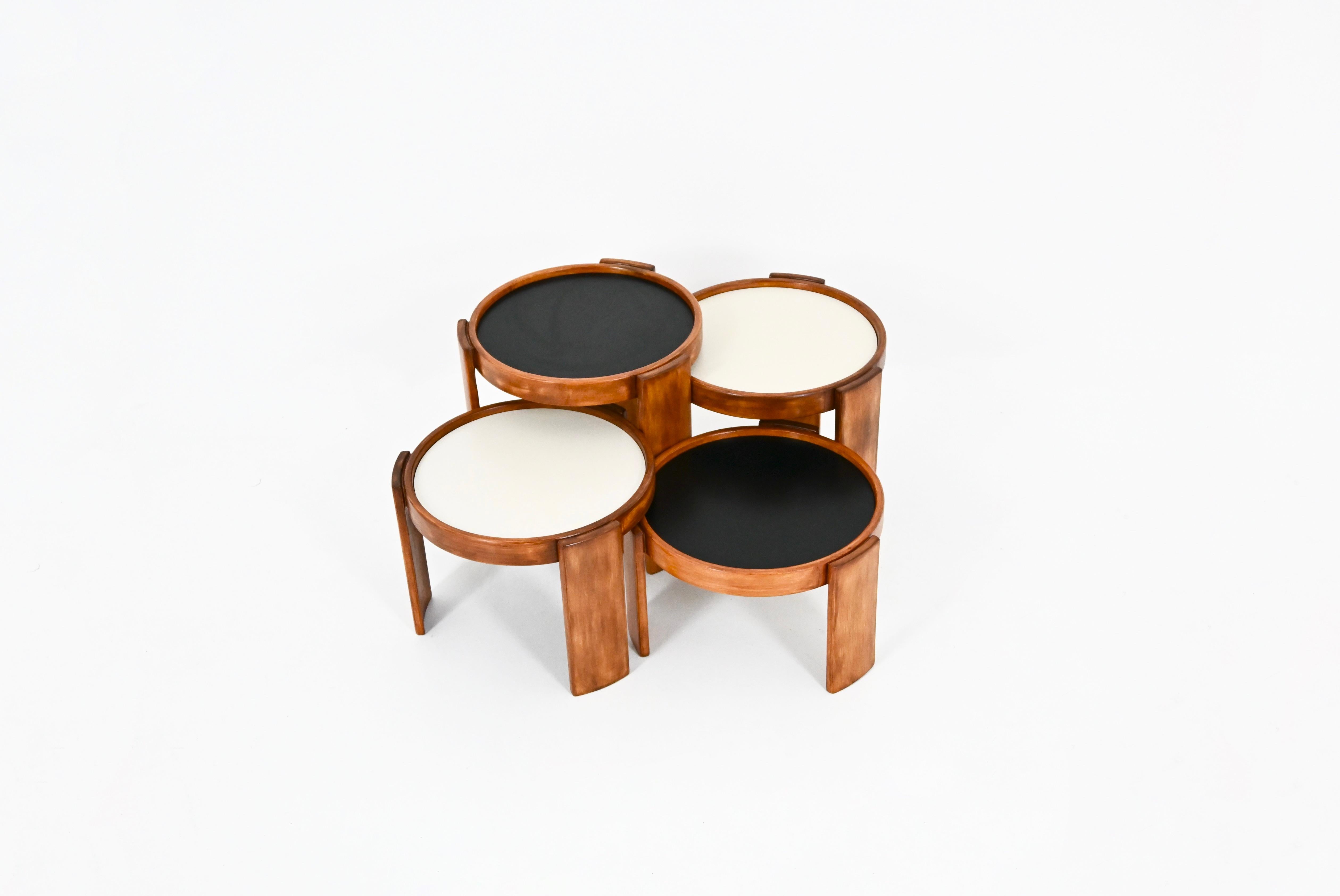 Mid-Century moderno Tavolini nidificanti Model 780 di Gianfranco Frattini per Cassina, anni '60, set da 4 in vendita