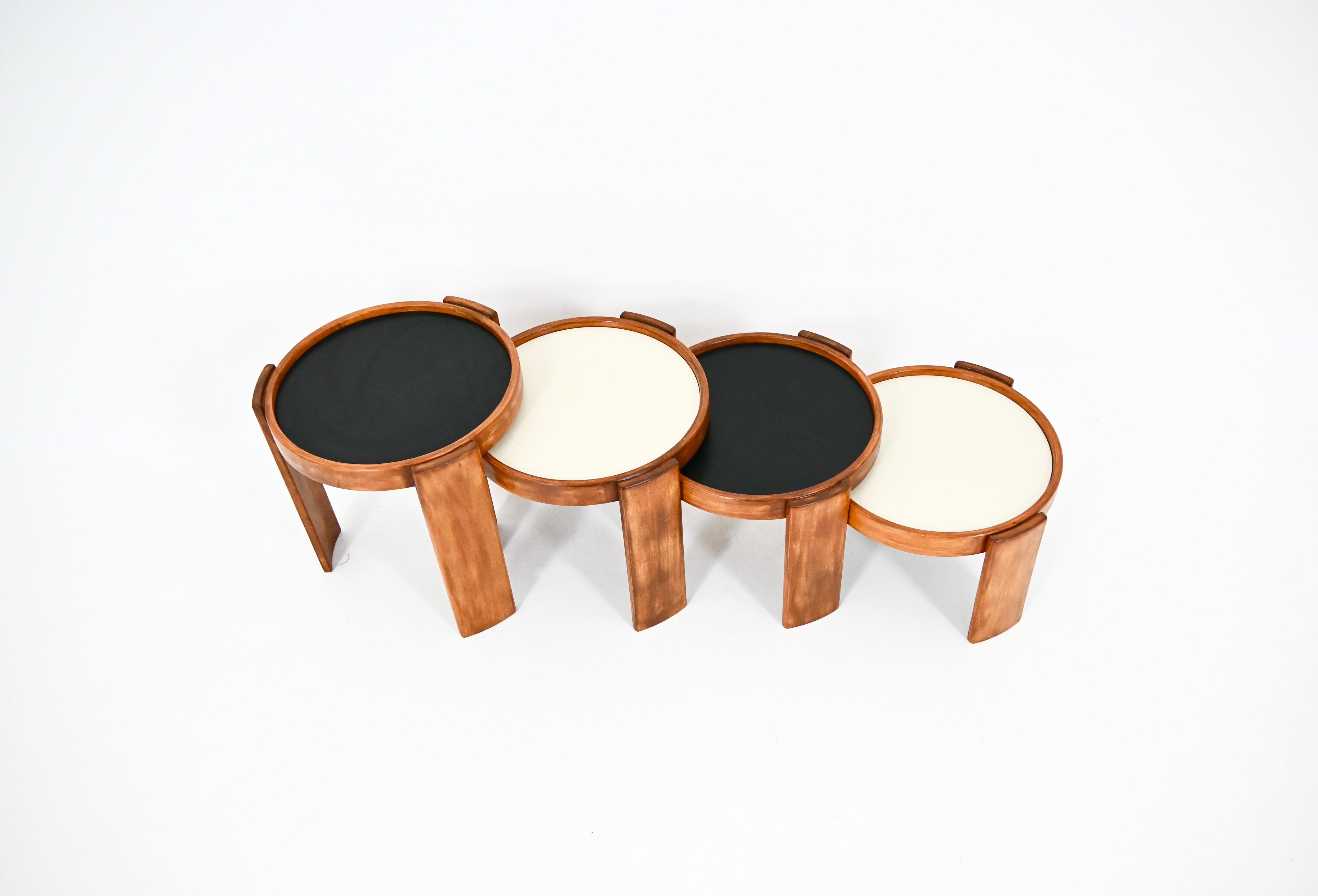 Legno Tavolini nidificanti Model 780 di Gianfranco Frattini per Cassina, anni '60, set da 4 in vendita