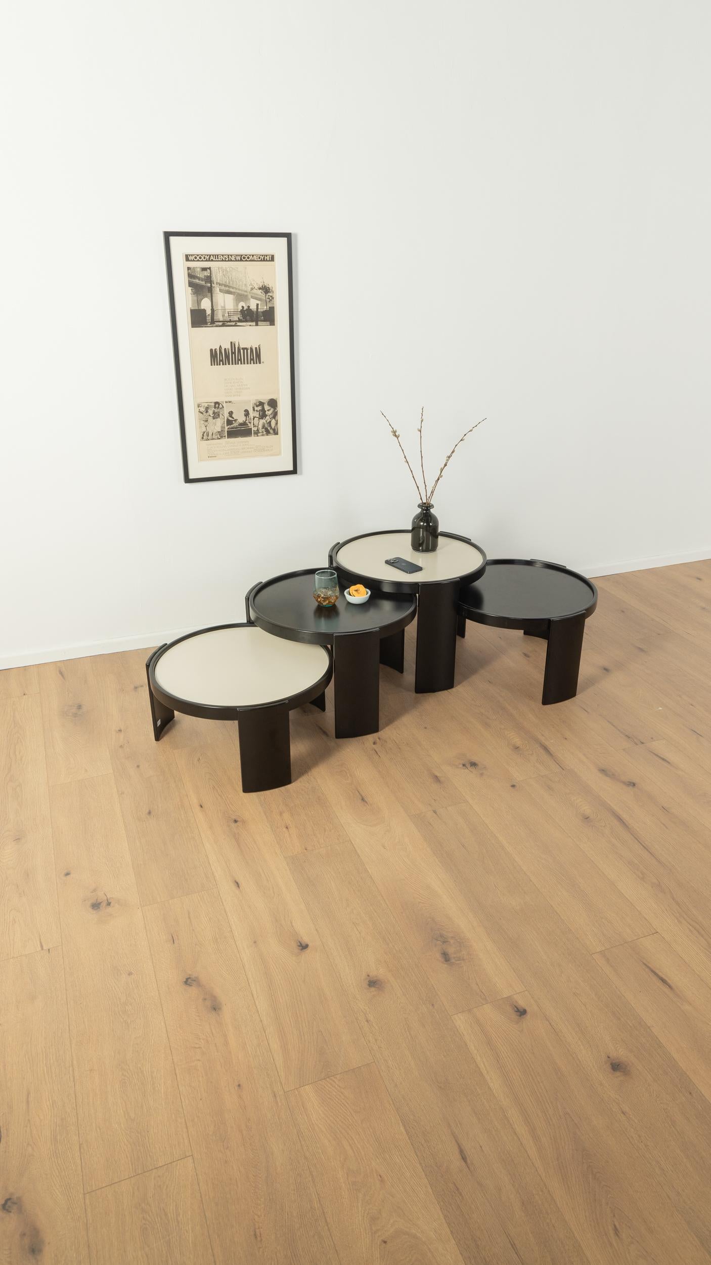 Bois Tables gigognes modèle 783, Gianfranco Frattini, Cassina en vente