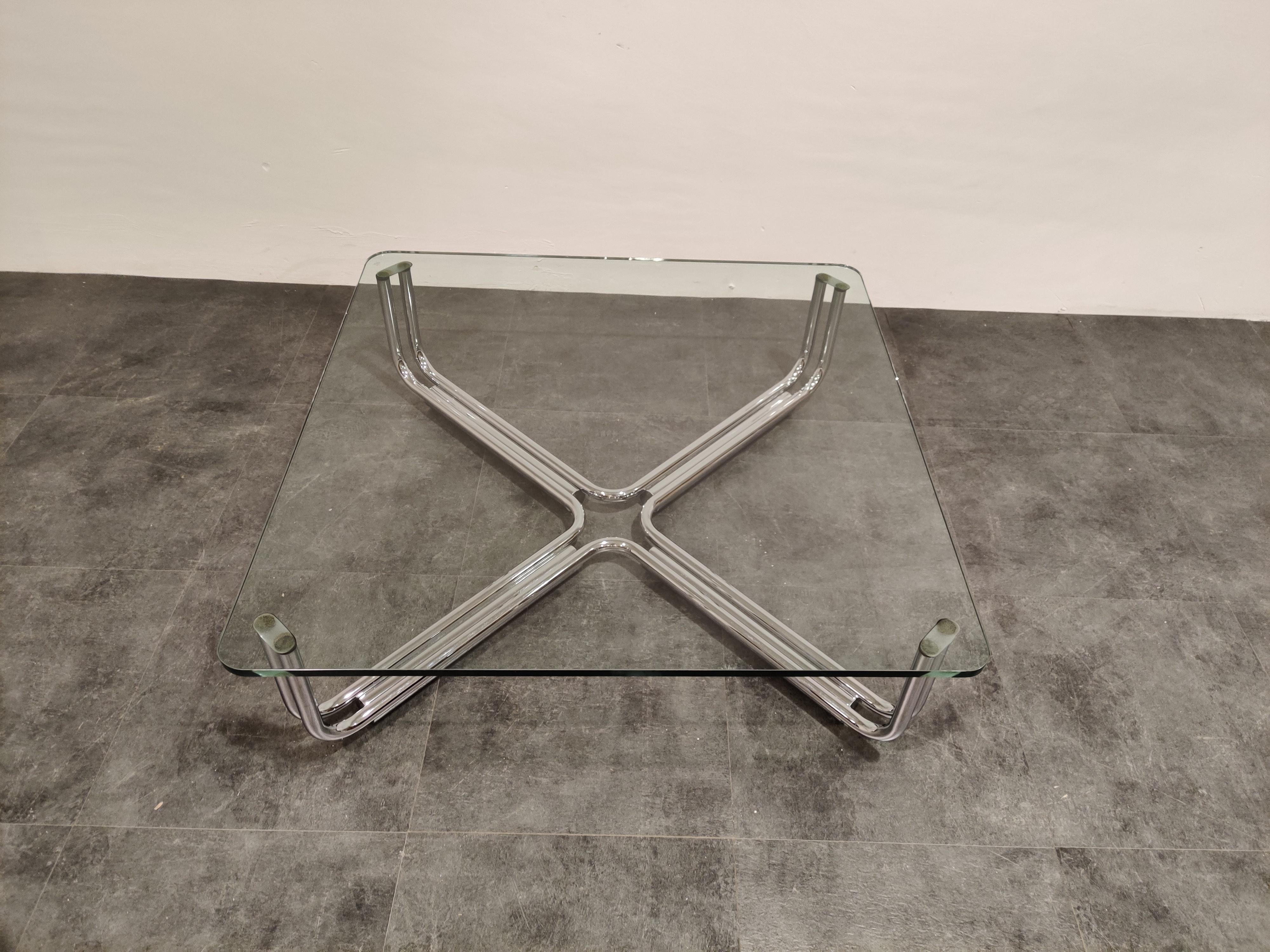 Tubular chrome coffee table with a thick glass top designed by Gianfranco Frattini for Cassina.

'Model 784'.

Very good condition

1960s, Italy

Measures: Height 31cm/12.20
