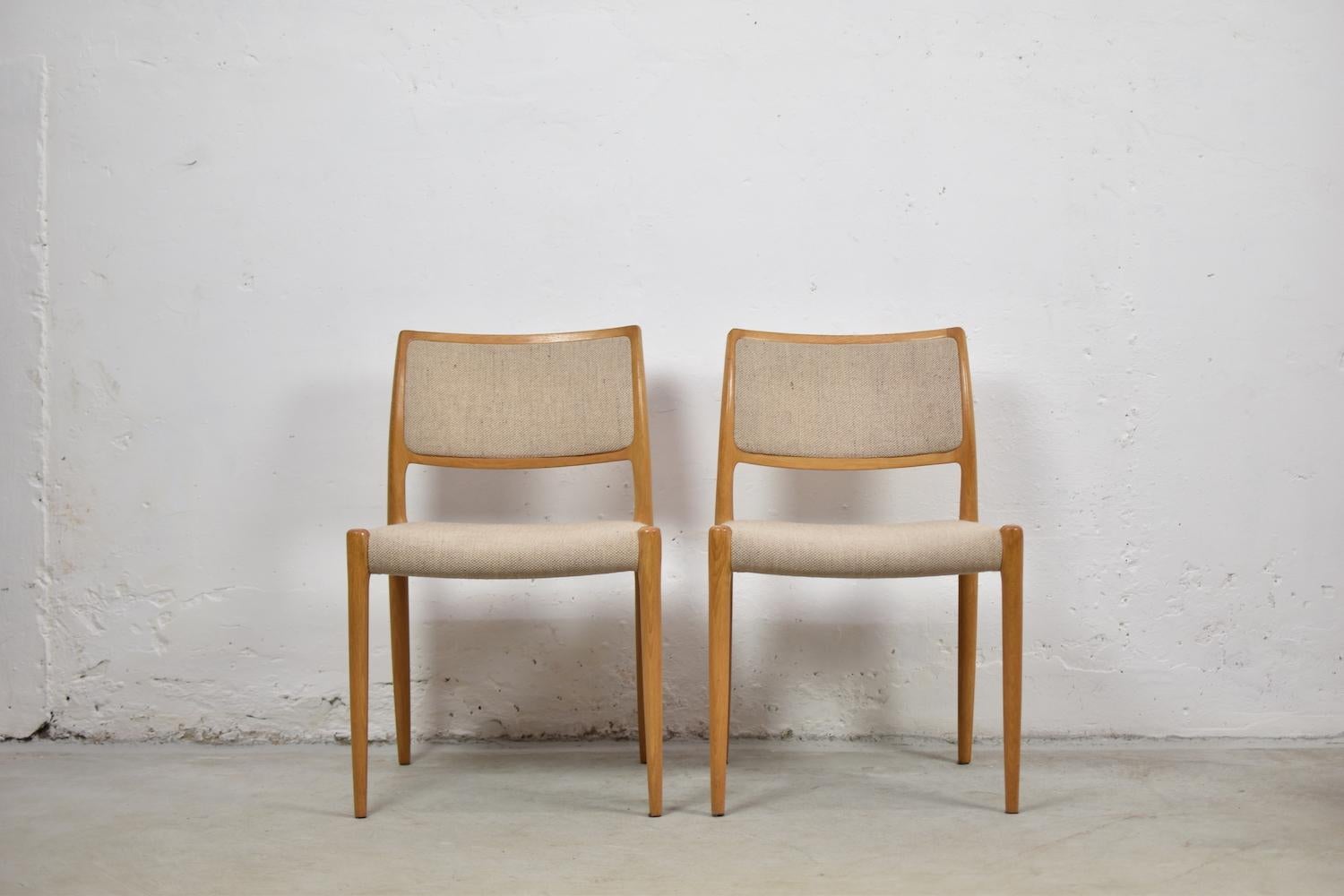 Great set of four ‘model 80’ chairs by Niels Otto Møller for J.L.Møllers Mobelfabrik Denmark, 1950s. This set is made out of solid oak with its original woven fabric seats. These chairs are in very good condition with minor wear consistent with age