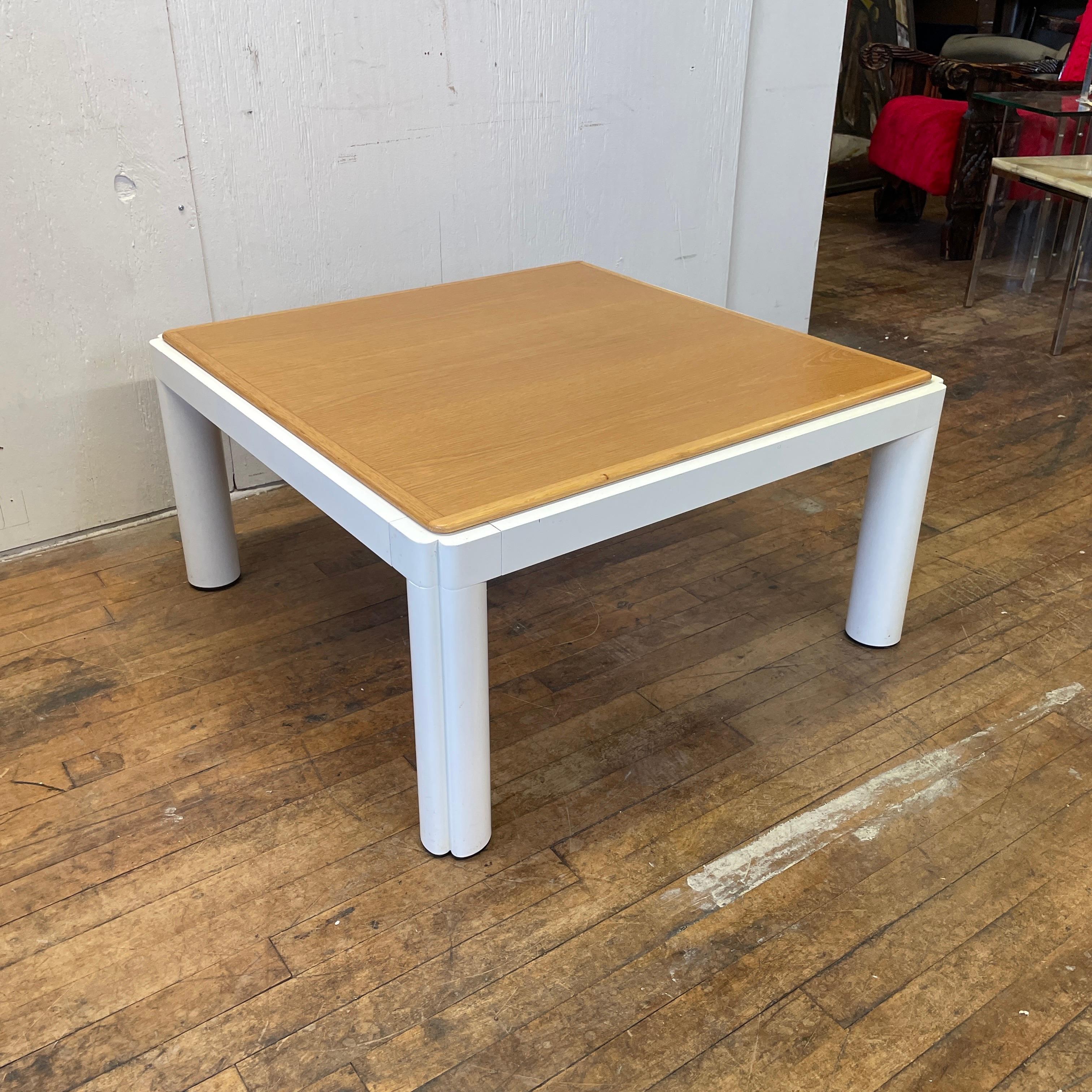 An Artifort coffee table designed by Kho Liang Le. This piece has a white metal frame with a removable wooden top. It is in great condition. The wood is clean and free of scratches, and there is no loss to the enamel of the frame.