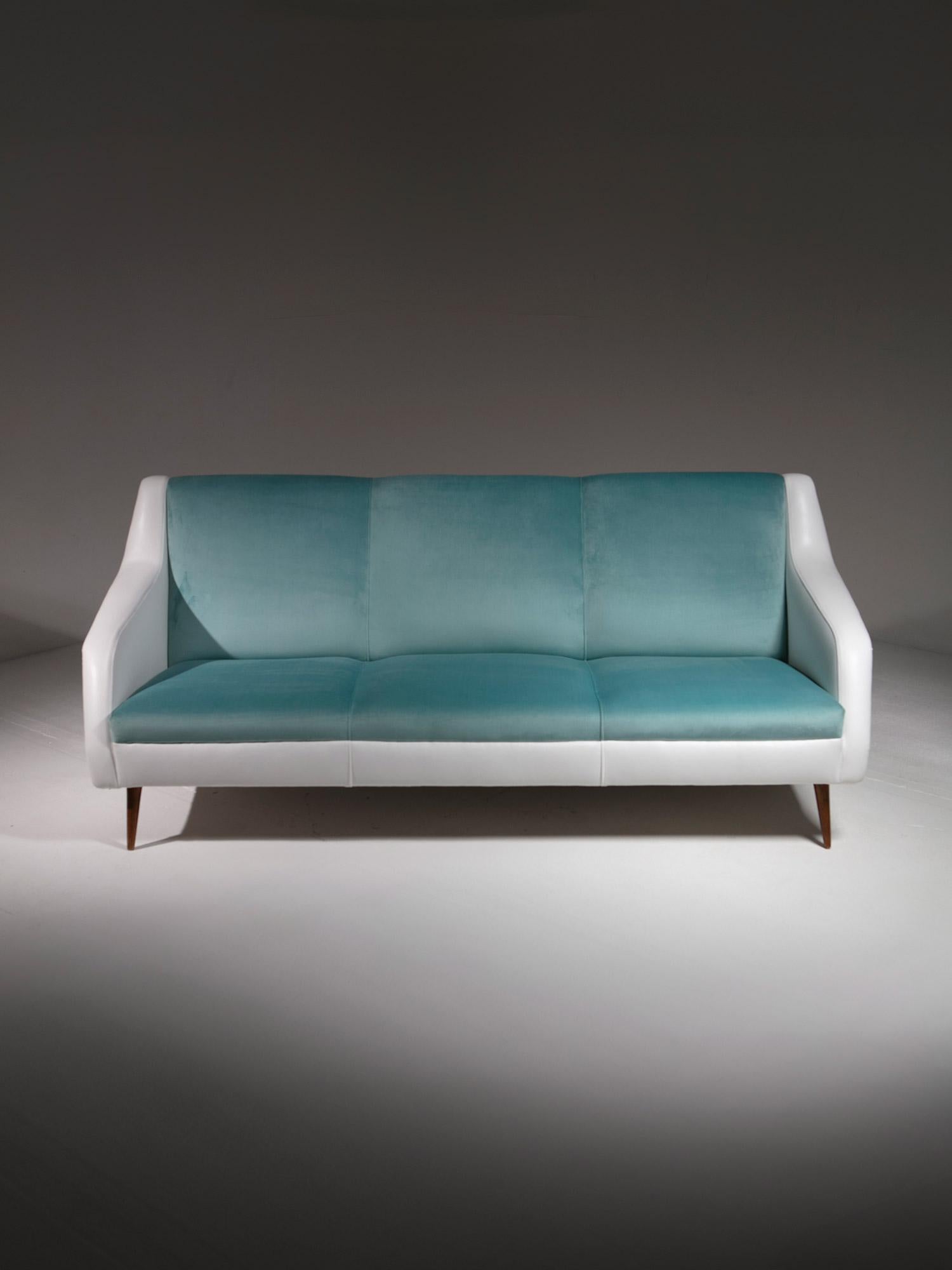 Carlo De Carli-Sofa Modell 802 in Weiß und Azurblau für Cassina, Italien, 1950er Jahre (Italienisch) im Angebot