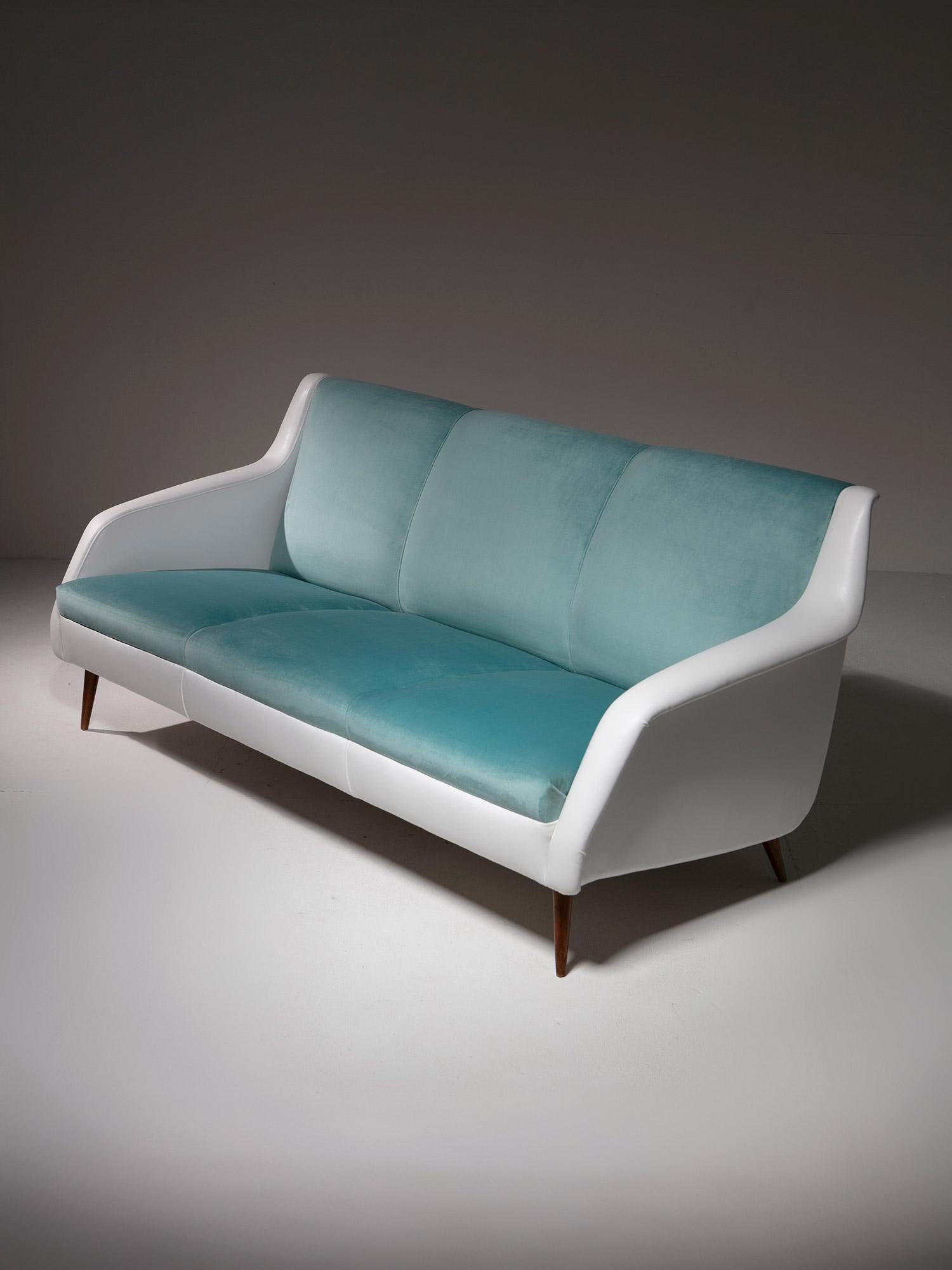 Carlo De Carli-Sofa Modell 802 in Weiß und Azurblau für Cassina, Italien, 1950er Jahre im Zustand „Gut“ im Angebot in Milan, IT