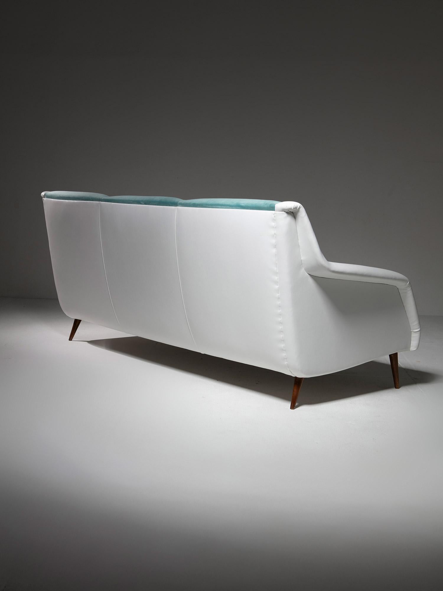 Carlo De Carli-Sofa Modell 802 in Weiß und Azurblau für Cassina, Italien, 1950er Jahre (Mitte des 20. Jahrhunderts) im Angebot