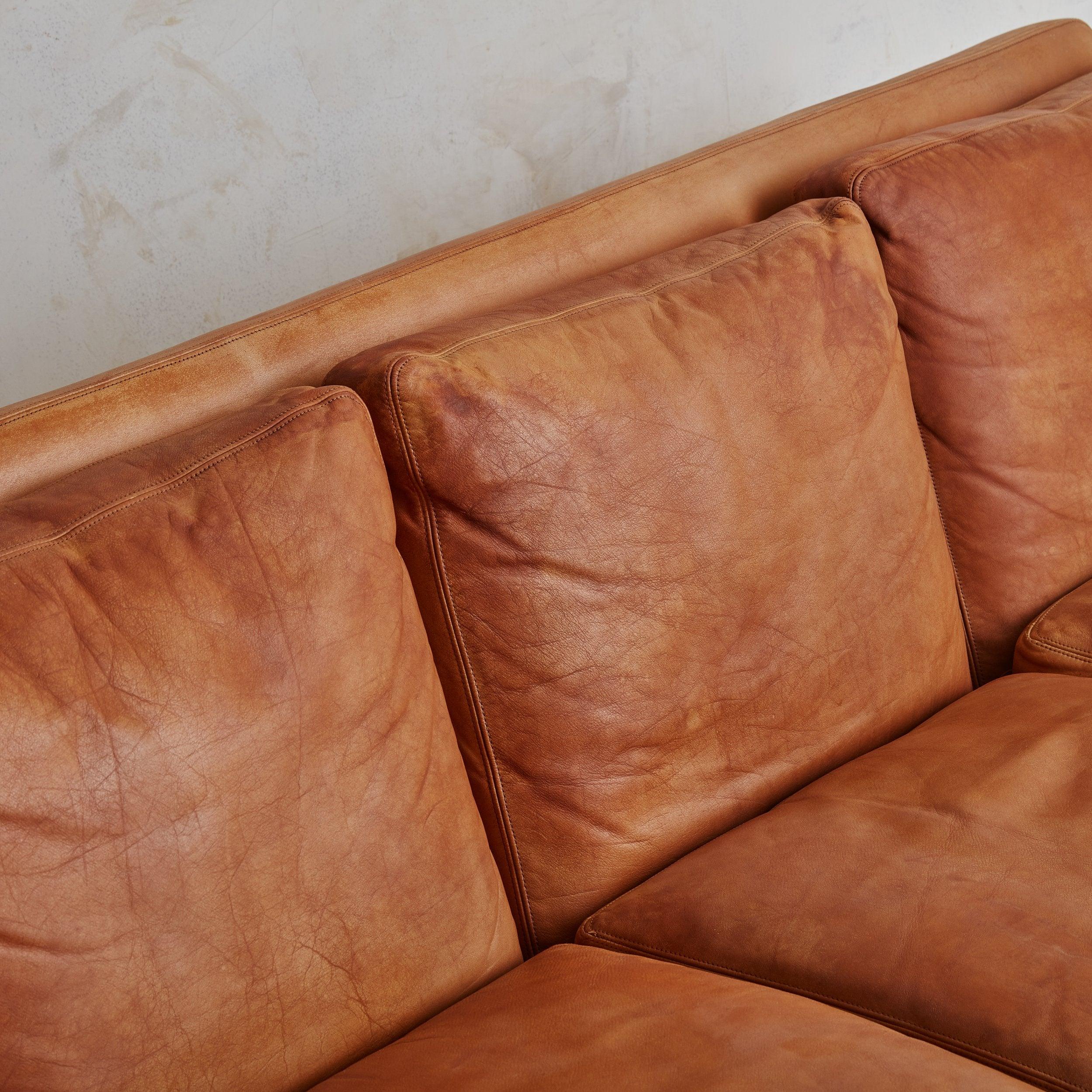 Model 807' Cognac Leather Sofa by Frederik Kayser for Vatne Møbler, Norway 1960s 5