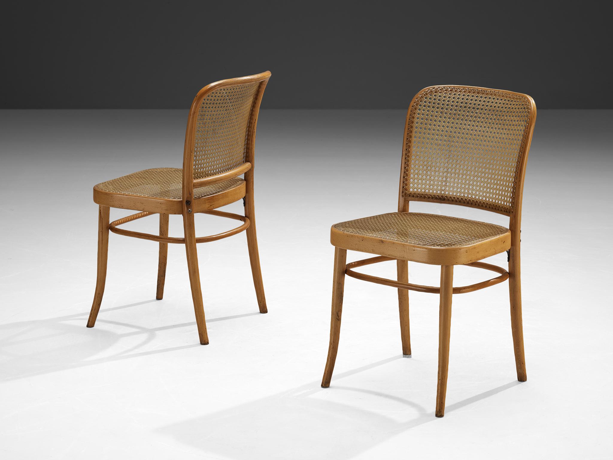 Chaises de salle à manger modèle 811 de TON en vente 3