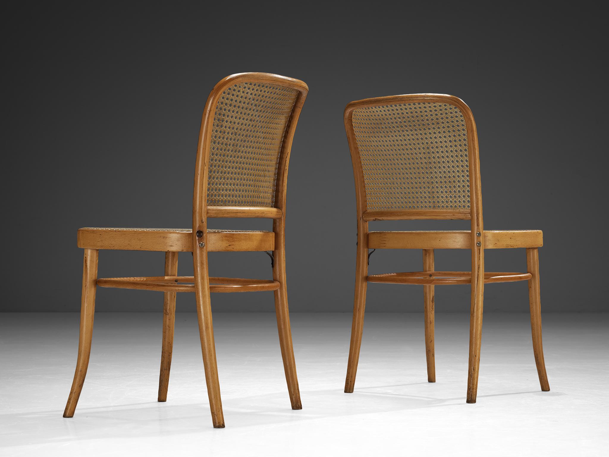 Chaises de salle à manger modèle 811 de TON en vente 5