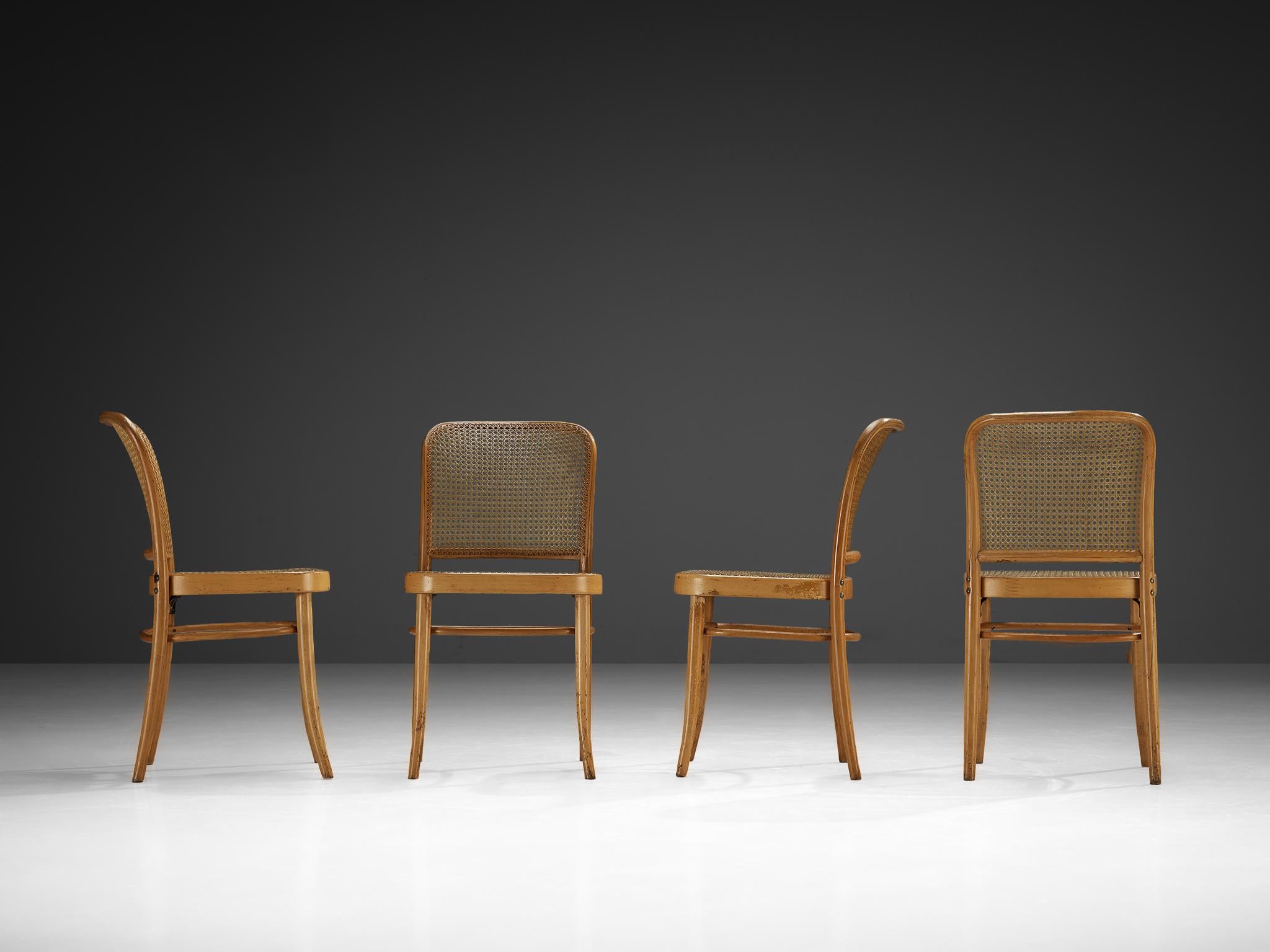 Chaises de salle à manger modèle 811 de TON en vente 1