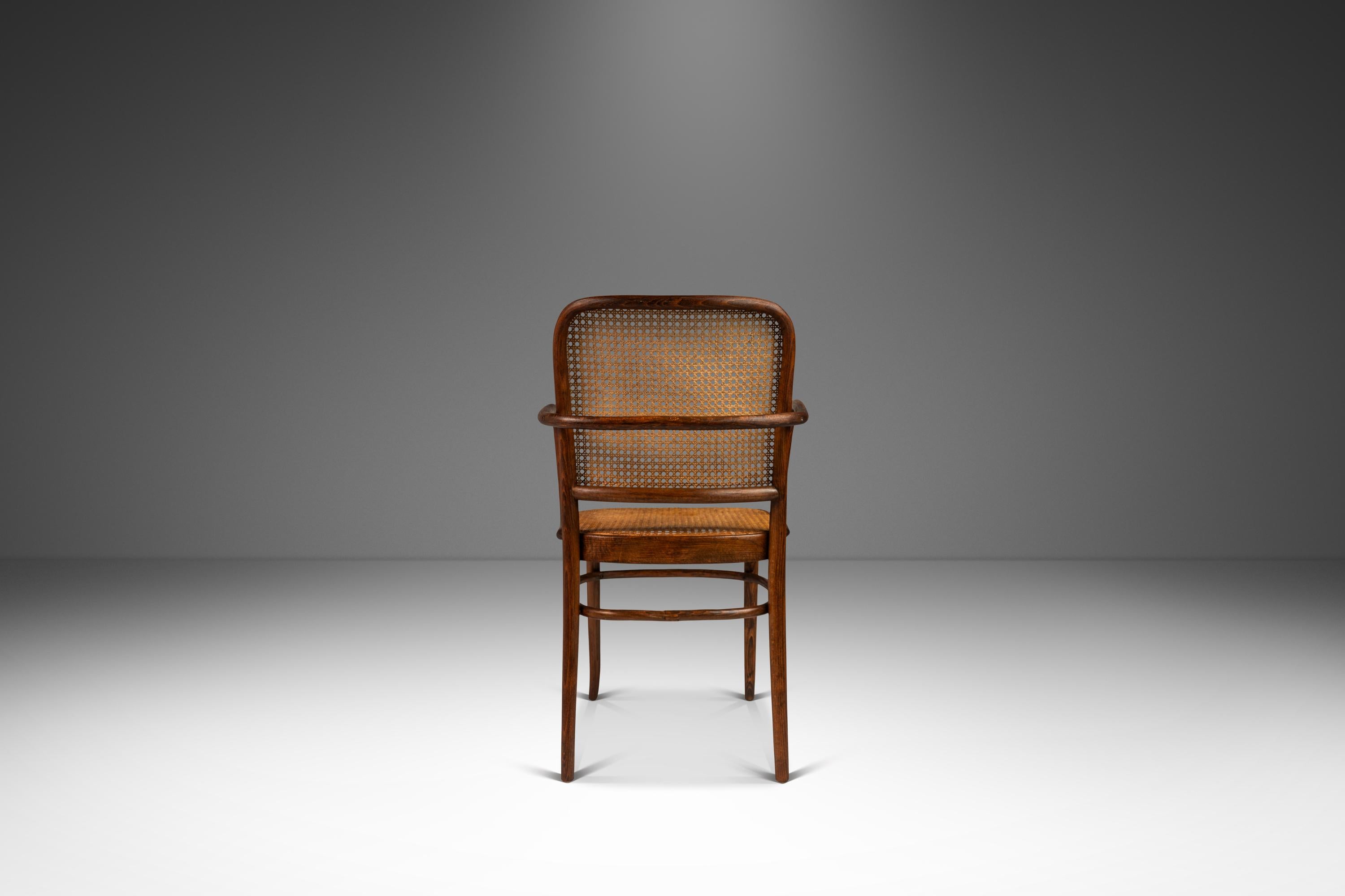 Mid-Century Modern Model 811 