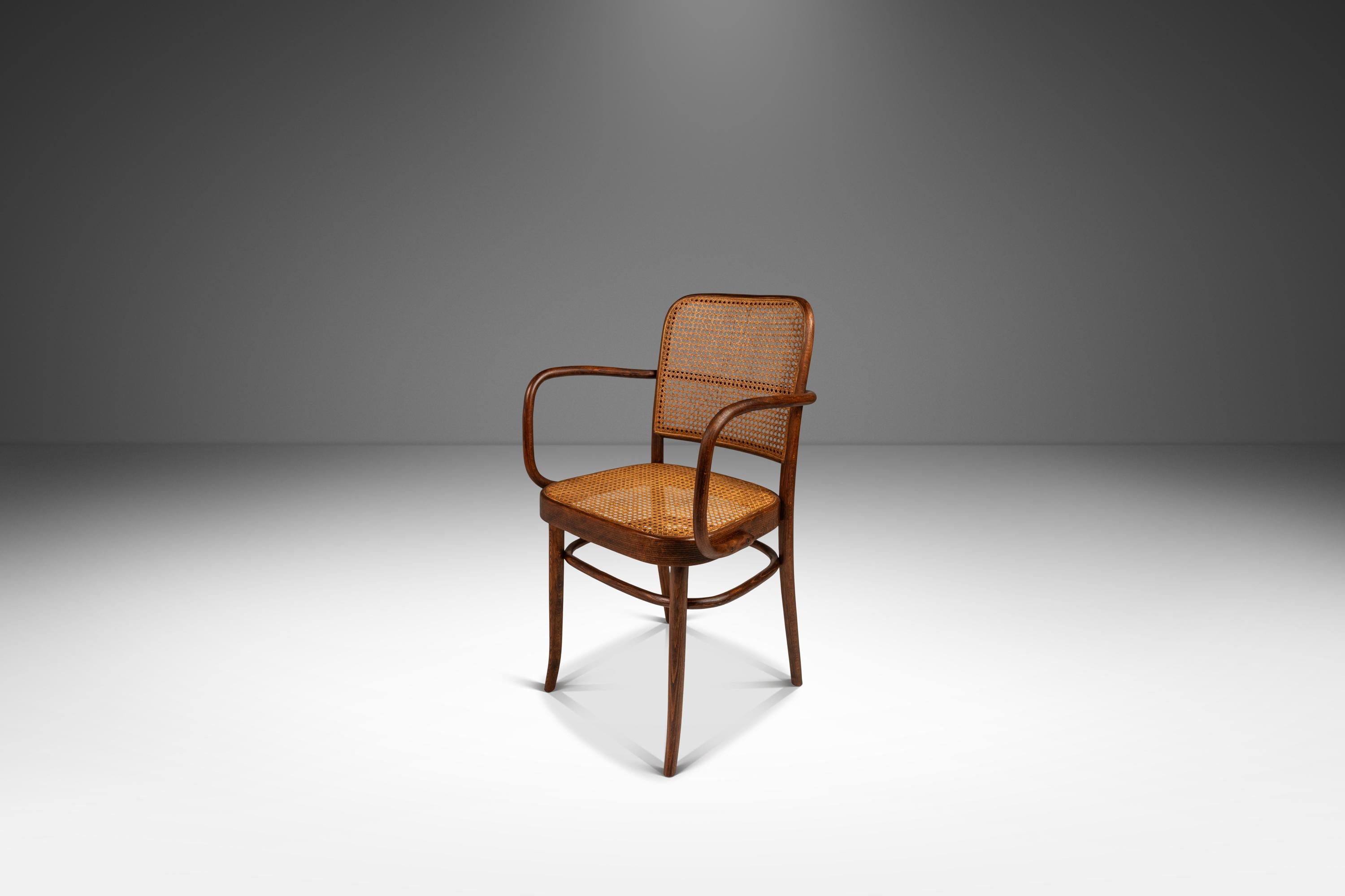 Walnut Model 811 