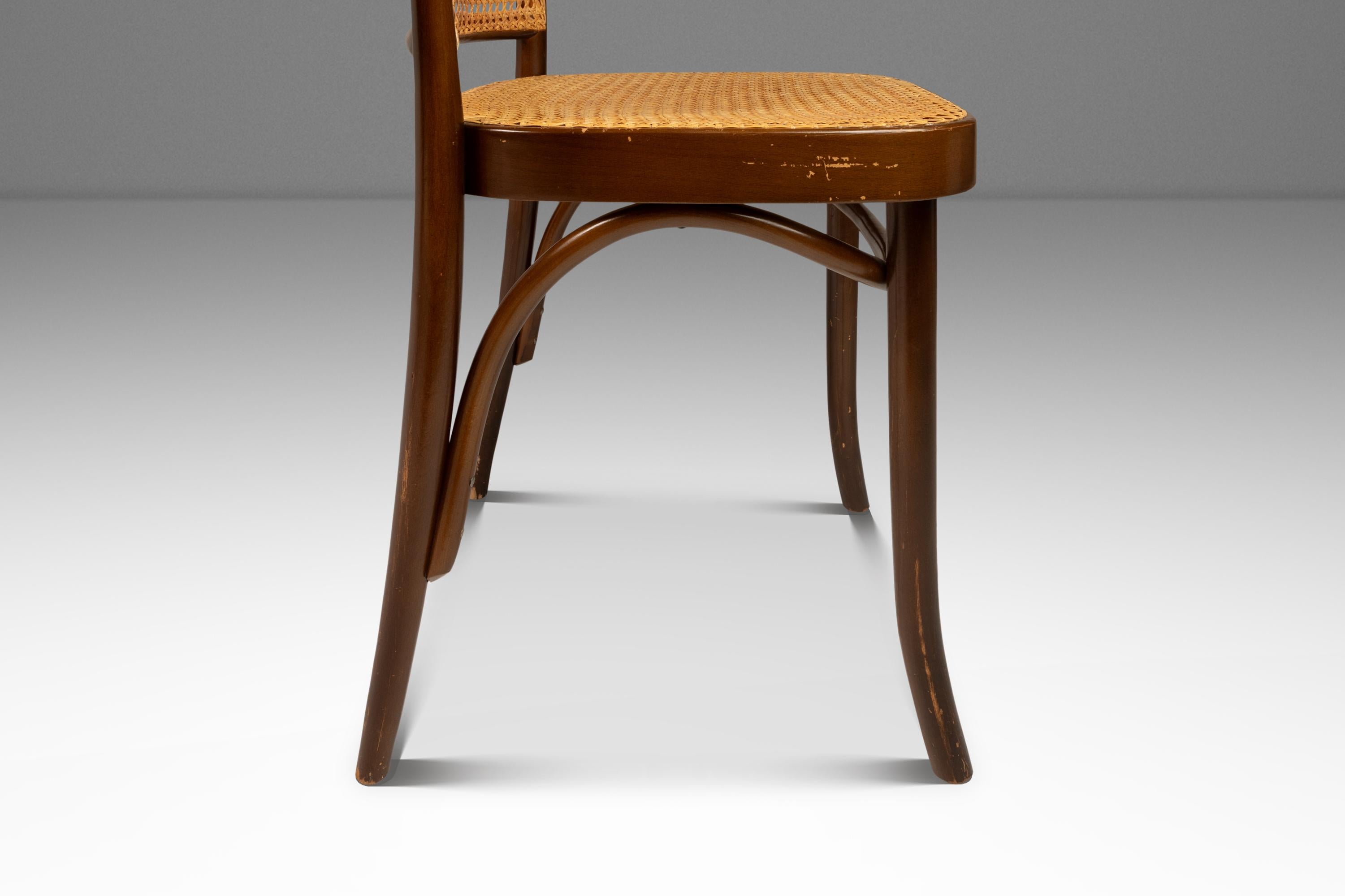 Chaise d'appoint modèle 811, Josef Frank, Stendig avec assise et dossier en rotin, Pologne, c.C. 1960. en vente 7