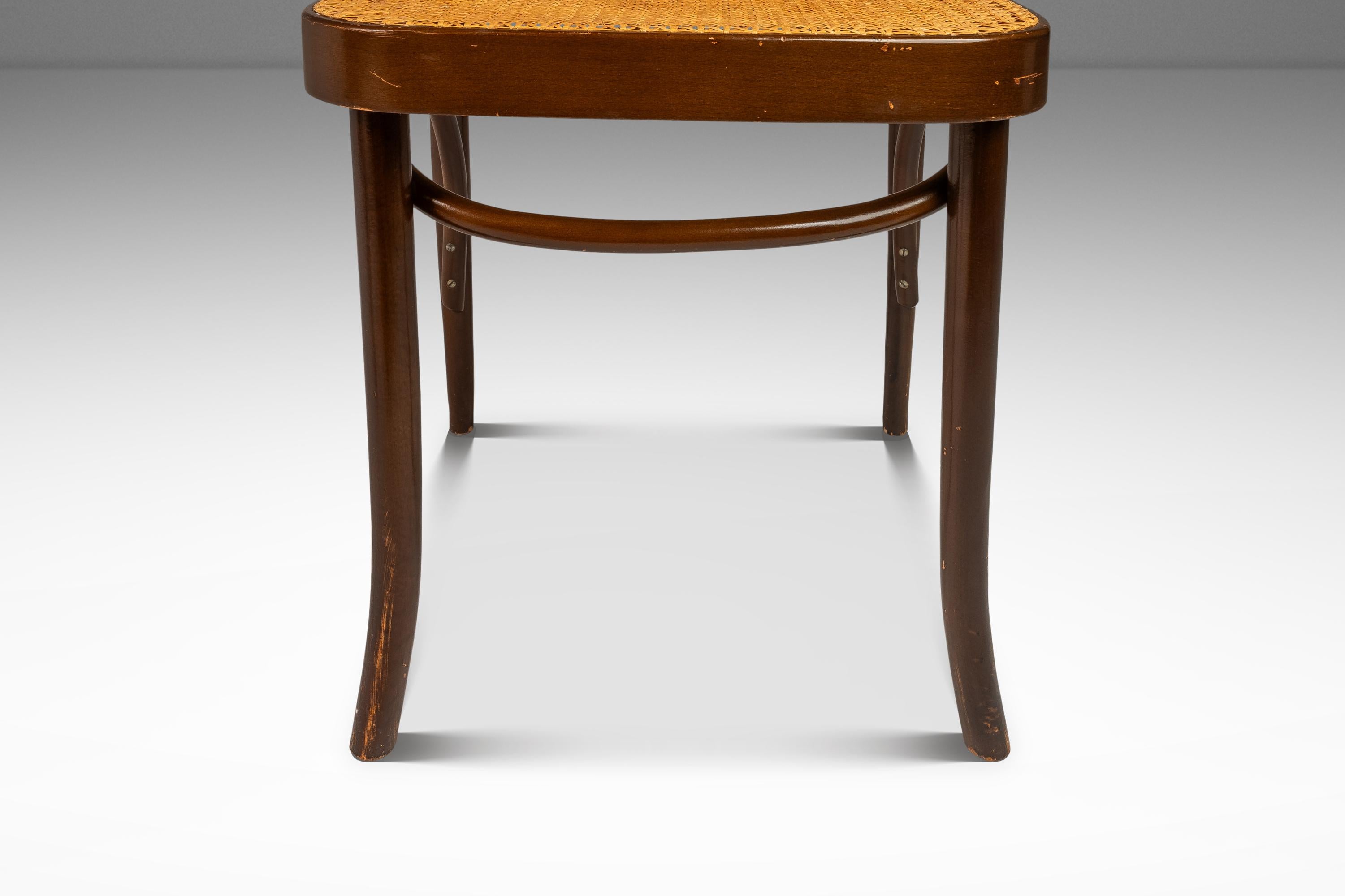 Chaise d'appoint modèle 811, Josef Frank, Stendig avec assise et dossier en rotin, Pologne, c.C. 1960. en vente 8