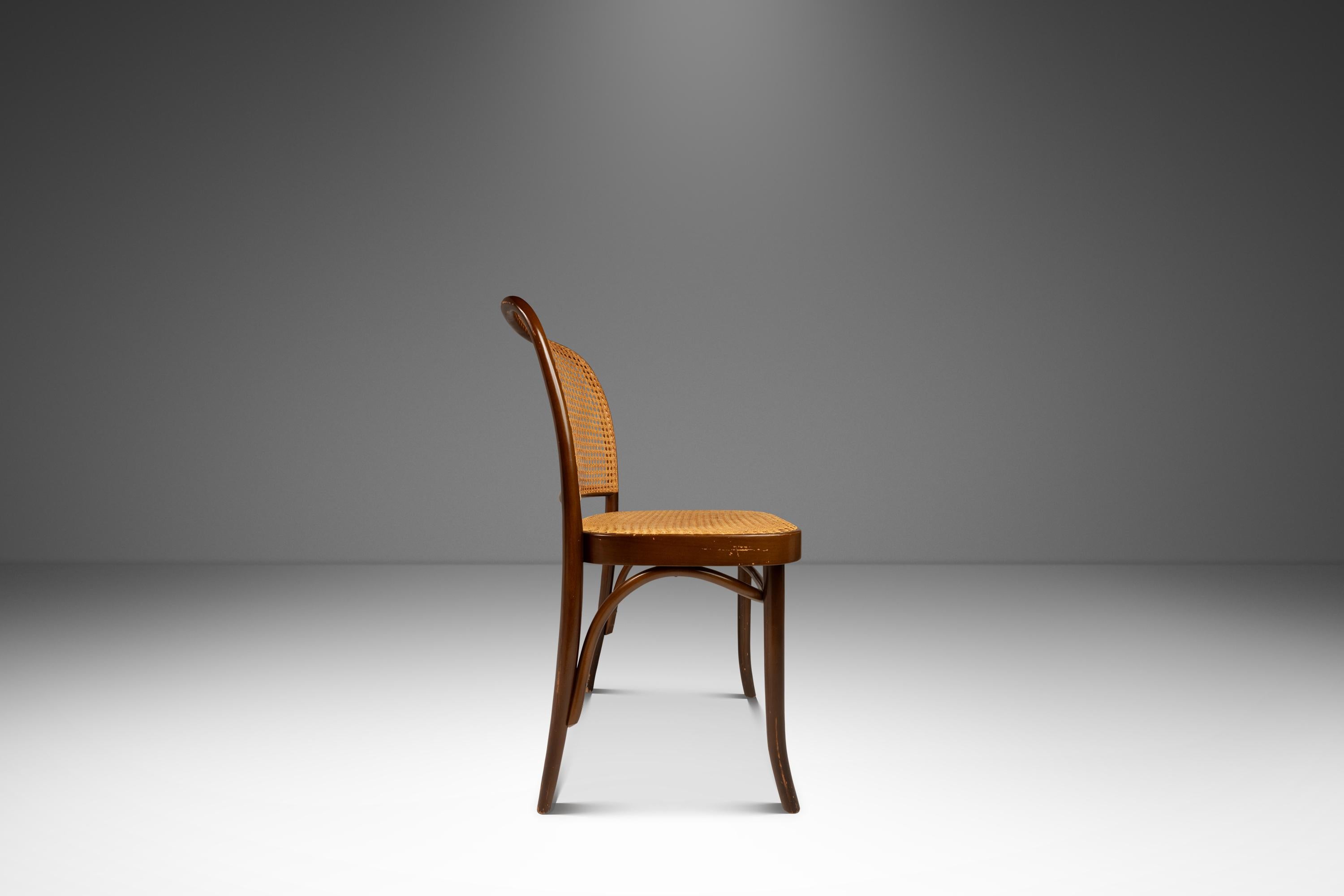 Polonais Chaise d'appoint modèle 811, Josef Frank, Stendig avec assise et dossier en rotin, Pologne, c.C. 1960. en vente