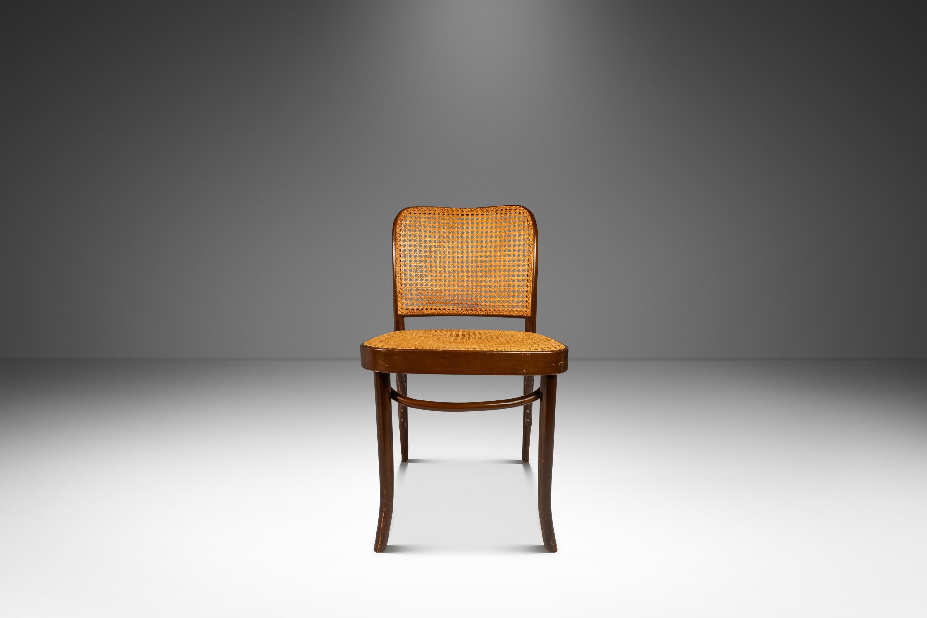 Chaise d'appoint modèle 811, Josef Frank, Stendig avec assise et dossier en rotin, Pologne, c.C. 1960. Bon état - En vente à Deland, FL