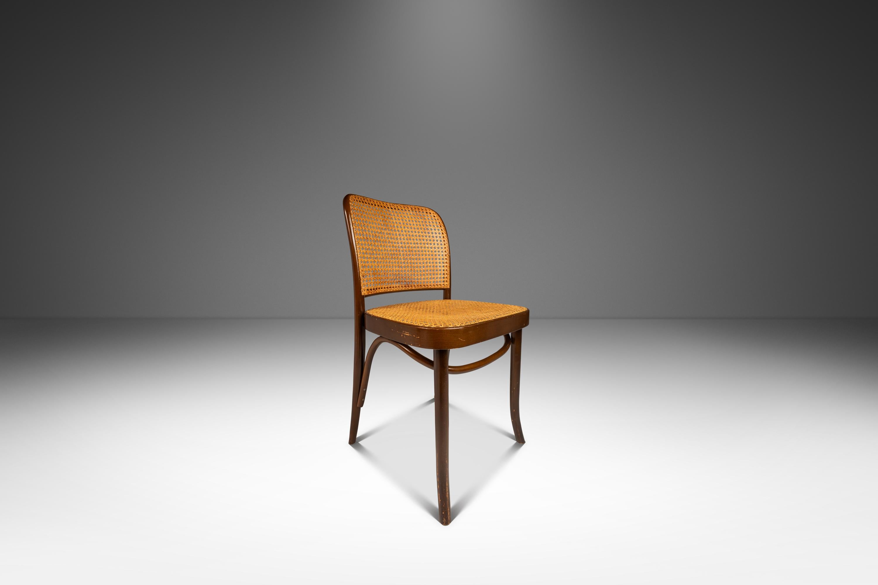 Milieu du XXe siècle Chaise d'appoint modèle 811, Josef Frank, Stendig avec assise et dossier en rotin, Pologne, c.C. 1960. en vente