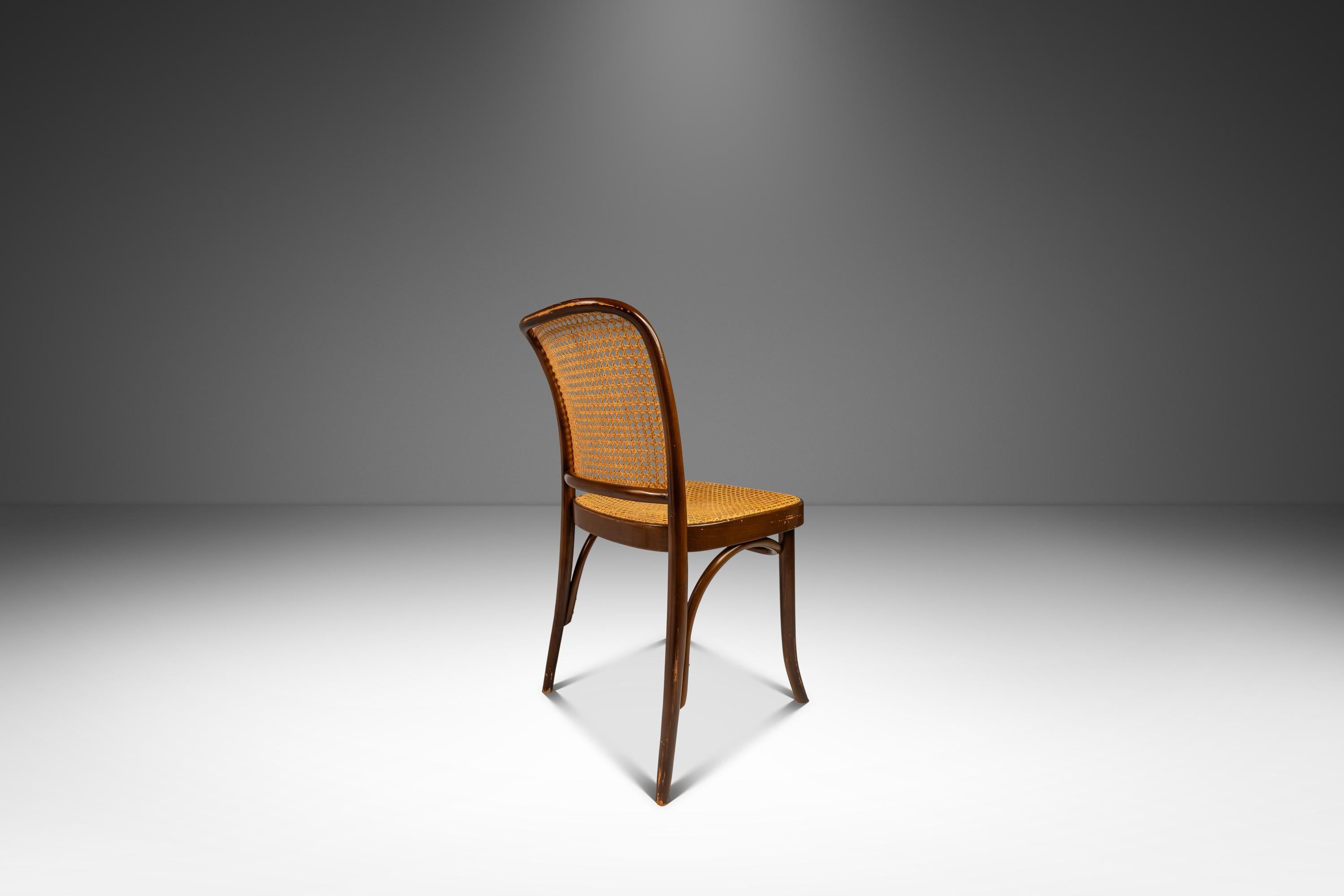 Chaise d'appoint modèle 811, Josef Frank, Stendig avec assise et dossier en rotin, Pologne, c.C. 1960. en vente 1