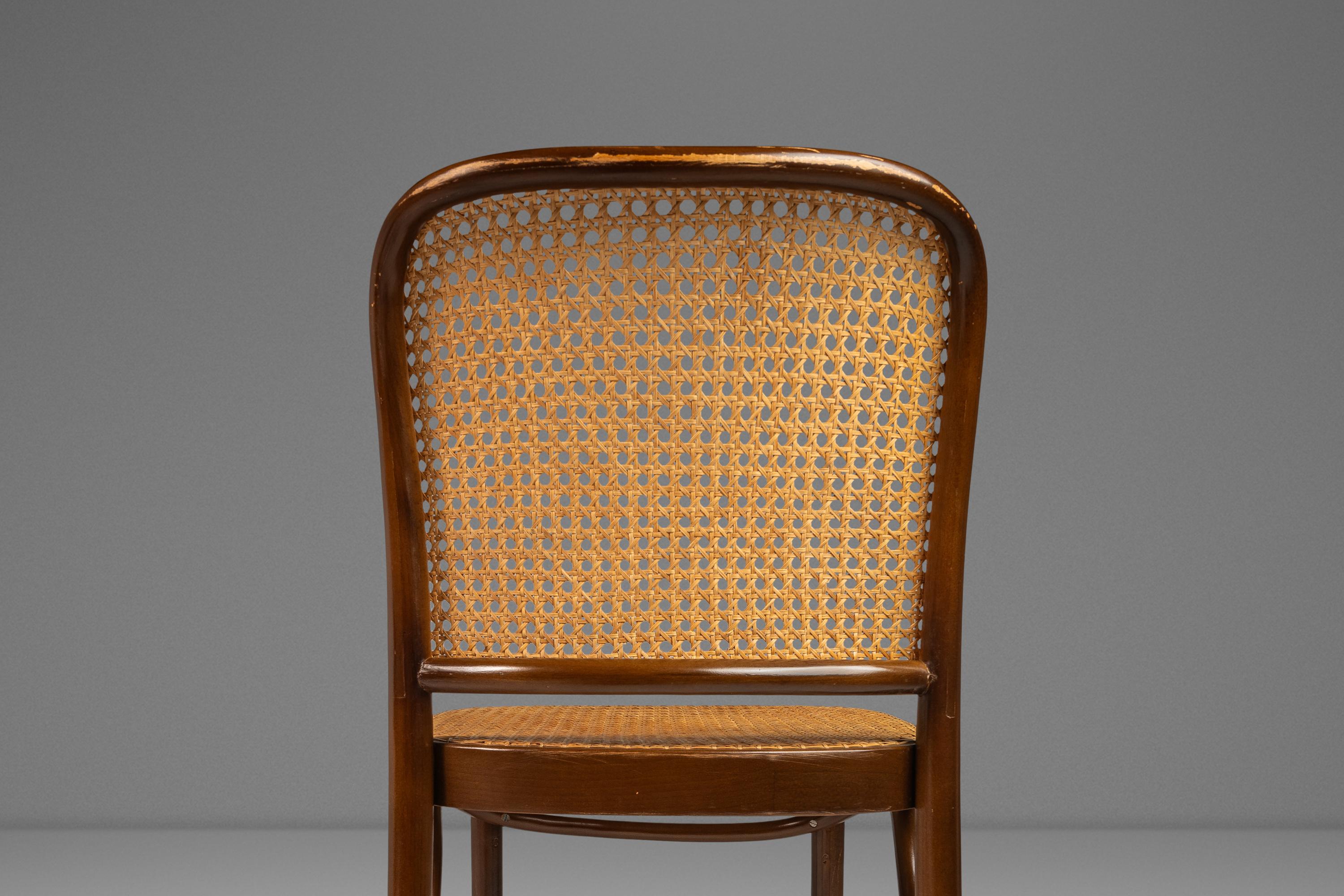 Chaise d'appoint modèle 811, Josef Frank, Stendig avec assise et dossier en rotin, Pologne, c.C. 1960. en vente 2
