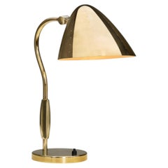 Lámpara de mesa de latón modelo «8410», diseñada por Karl Borén para Boréns, Suecia, década de 1940