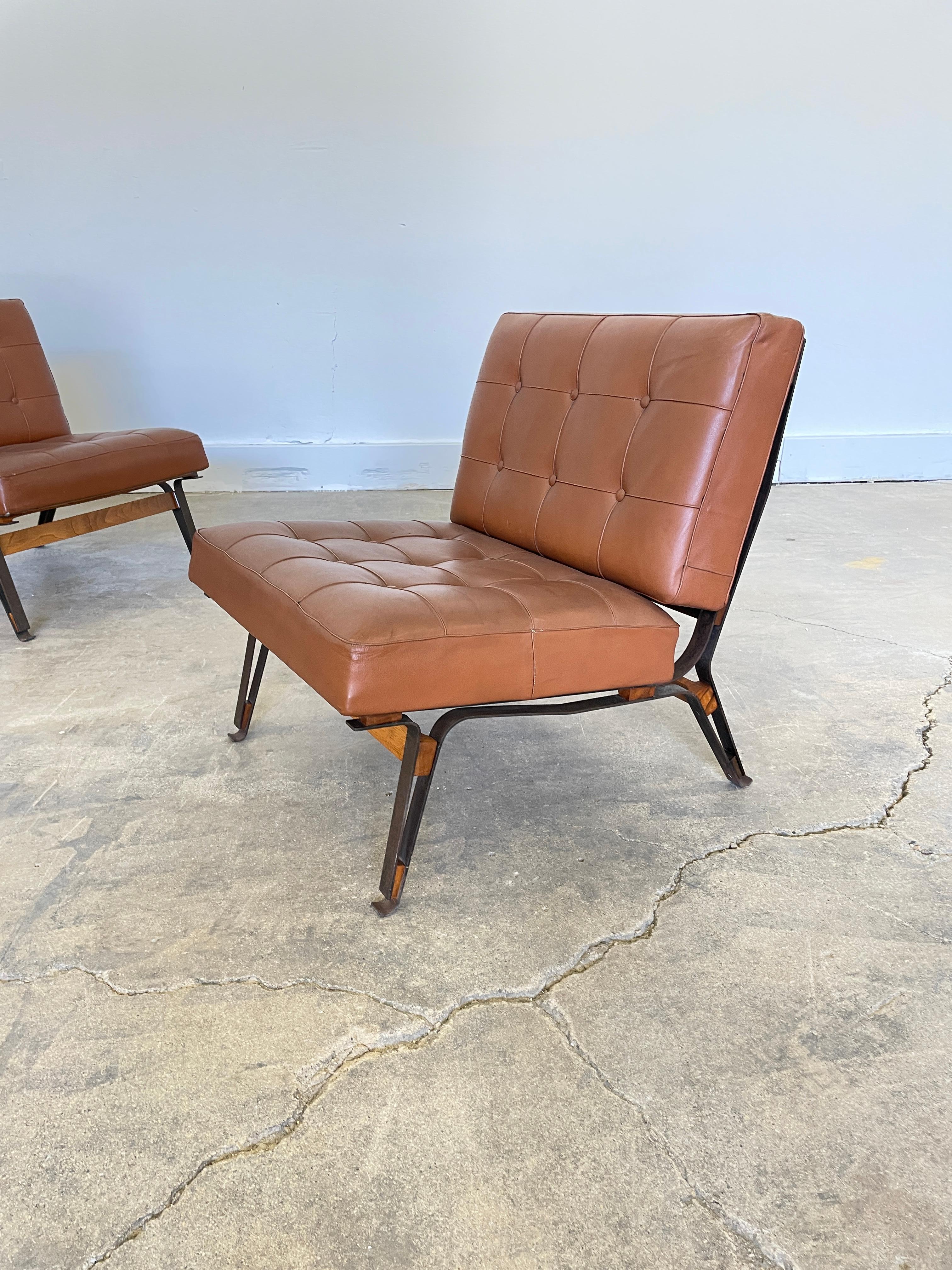 Acier Paire de fauteuils de salon en cuir assortis modèle 856 par Ico Parisi, années 1950 en vente