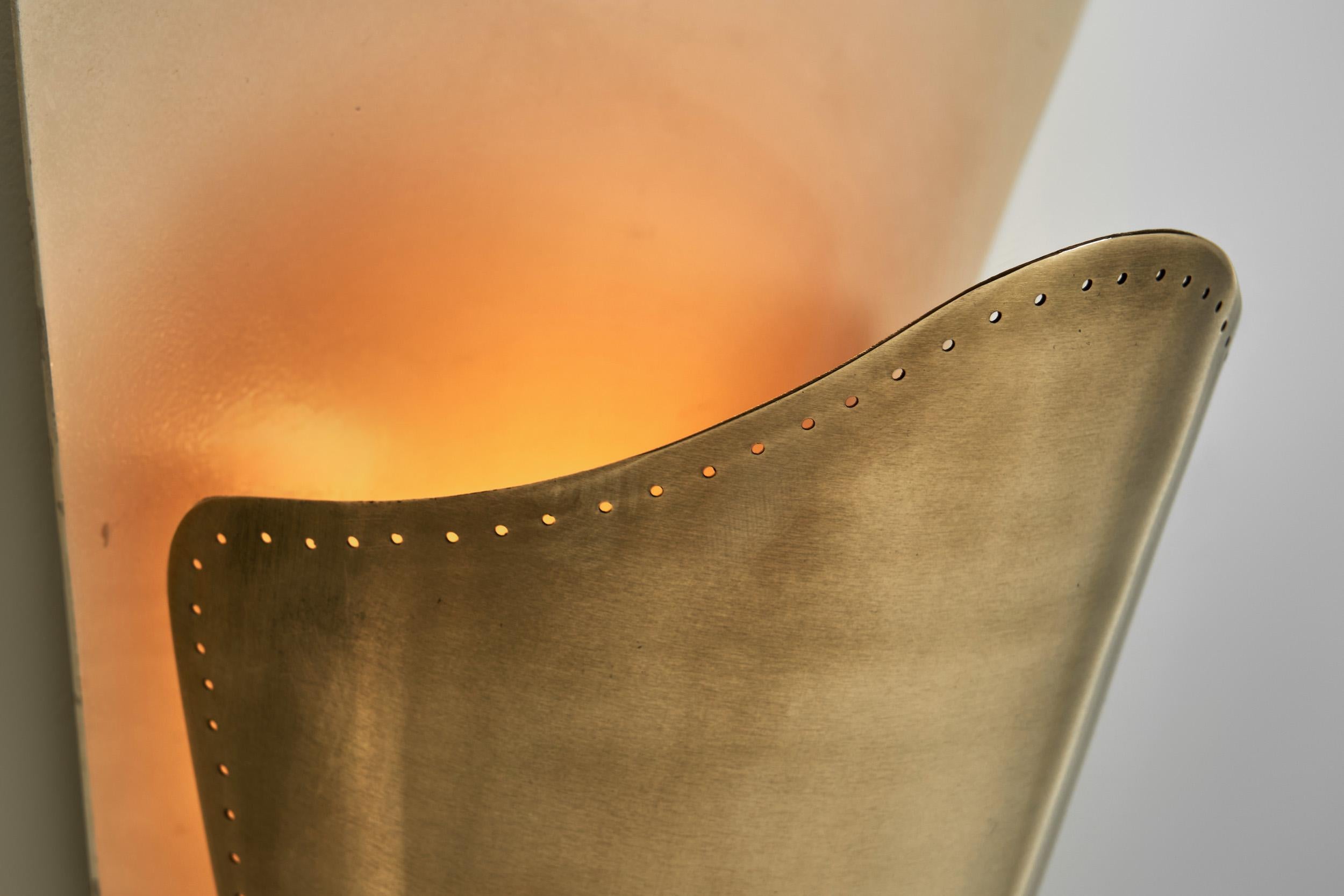 Modèle 8596 Lampe murale en laiton par Harald Notini pour Böhlmarks, Suède années 1950 en vente 5