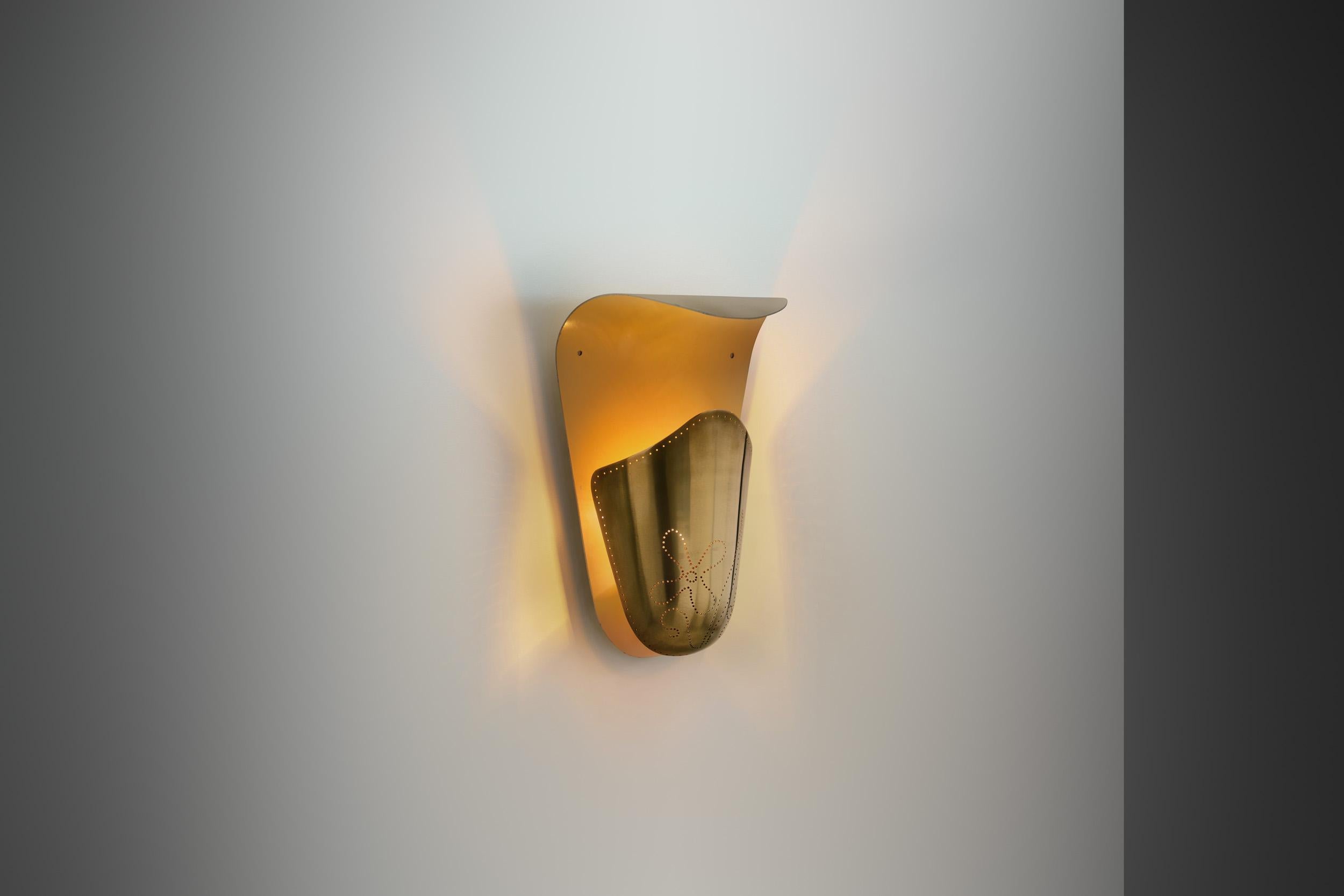 Entre les années 1920 et 1950, Böhlmarks a joué un rôle important dans le mouvement du design suédois. Harald Notini, devenu directeur de la création en 1916, a fait progresser l'entreprise en produisant des luminaires considérés comme pionniers et