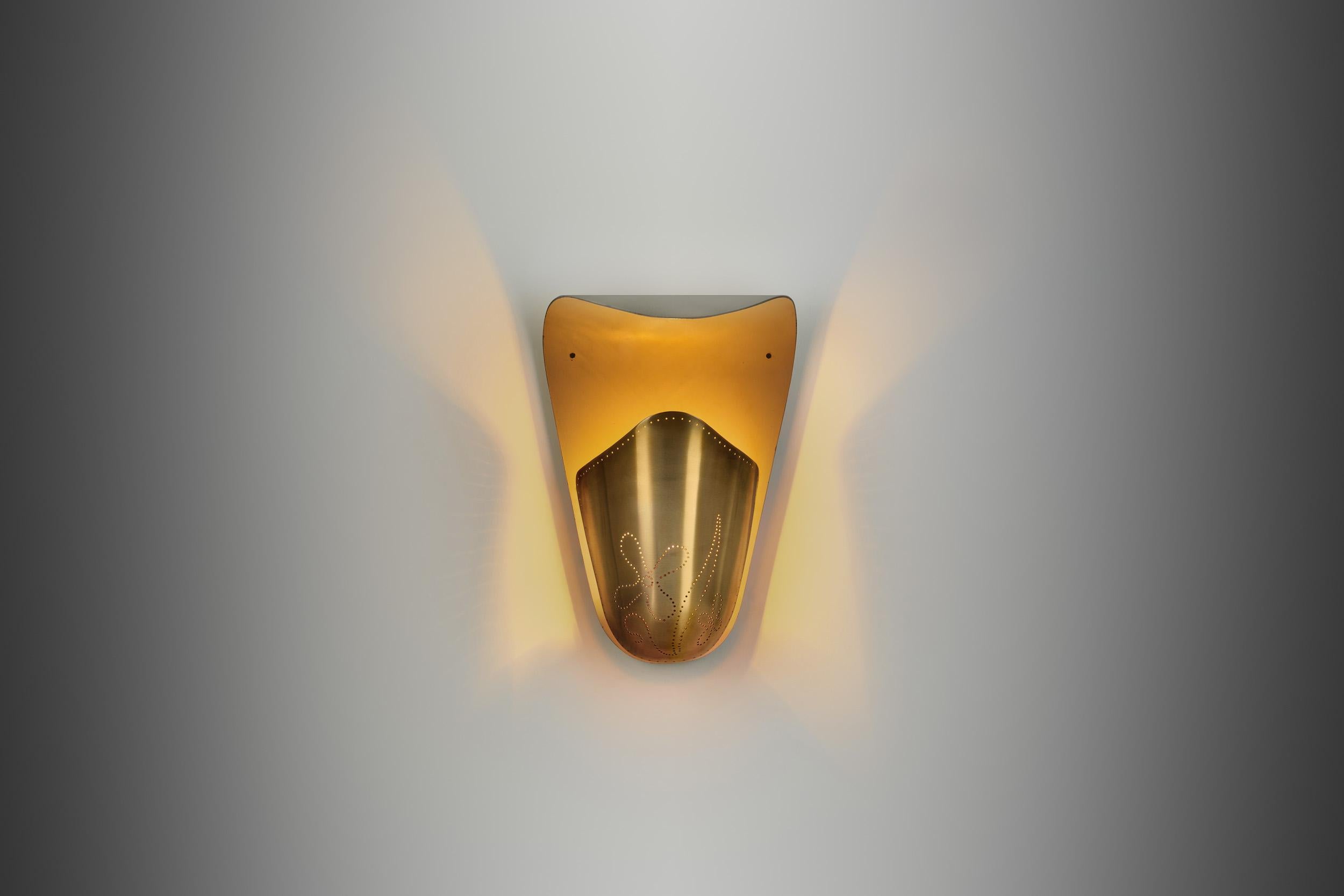 Milieu du XXe siècle Modèle 8596 Lampe murale en laiton par Harald Notini pour Böhlmarks, Suède années 1950 en vente