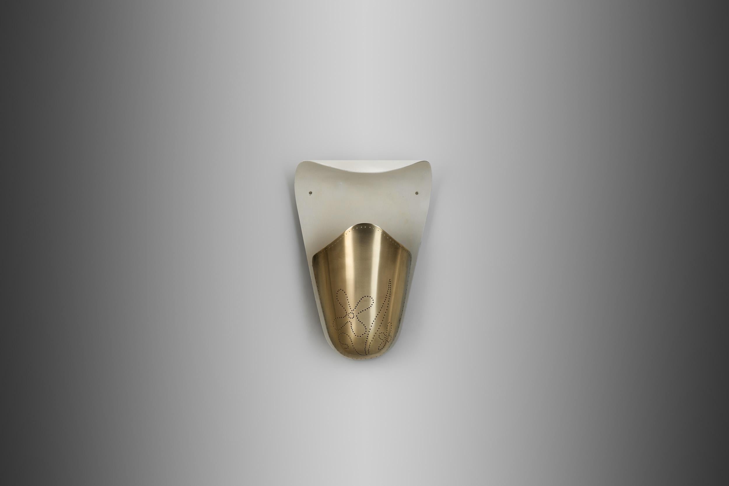 Laiton Modèle 8596 Lampe murale en laiton par Harald Notini pour Böhlmarks, Suède années 1950 en vente