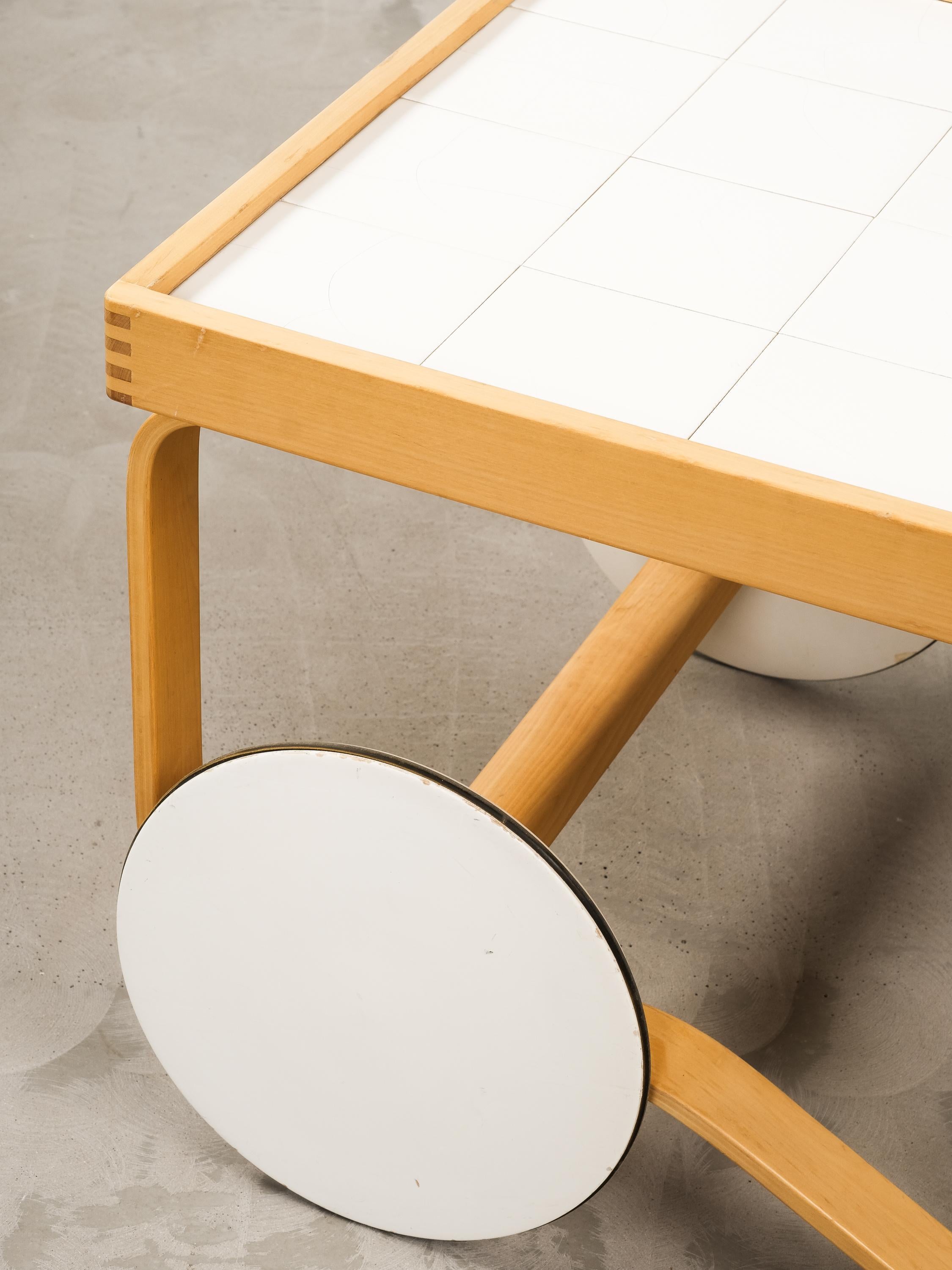 Chariot à thé modèle 900 d'Alvar Aalto pour Artek, années 1960/70 en vente 2