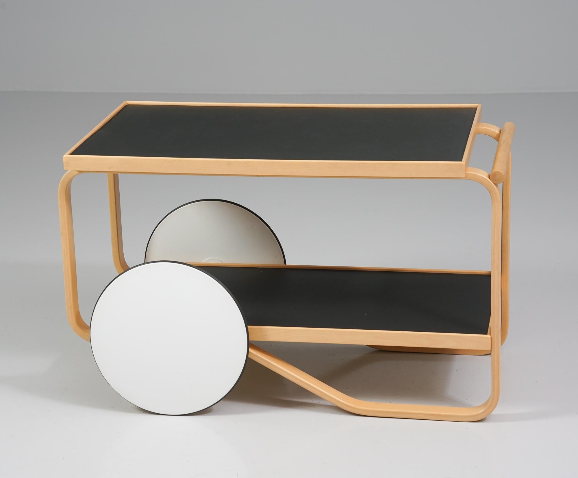 Scandinavian Modern Model 901 Tea Cart, Alvar Aalto, Artek, 1980/1990s For Sale