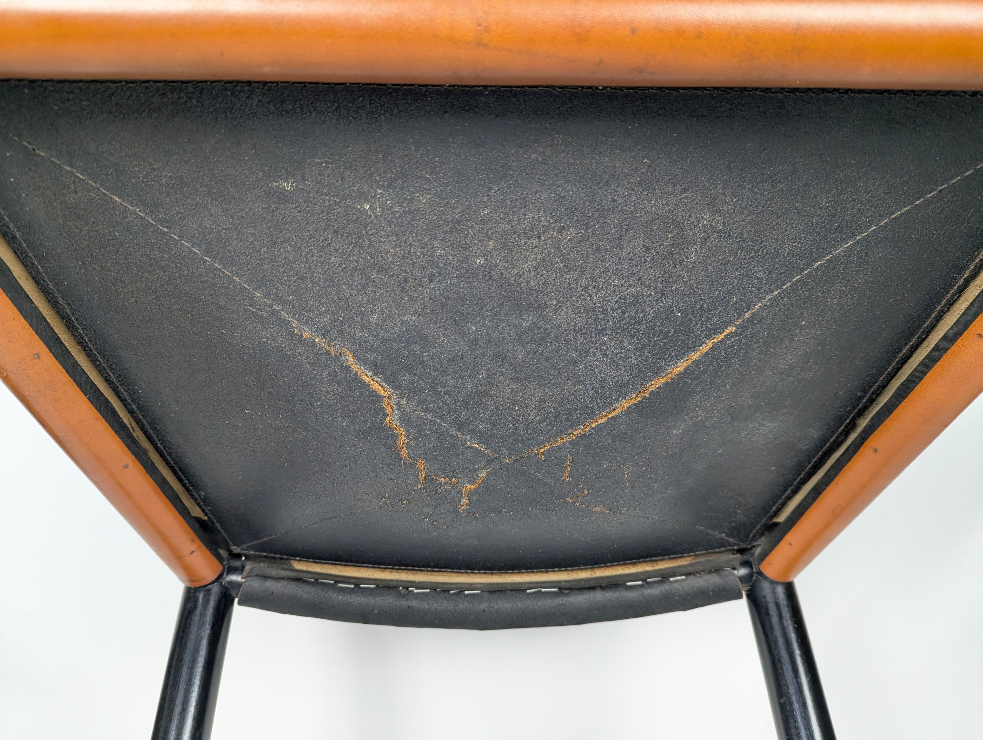 Sedie Model 905 con bracciolo di Vico Magistretti per Cassina, anni '60, Set di 4 in vendita 8