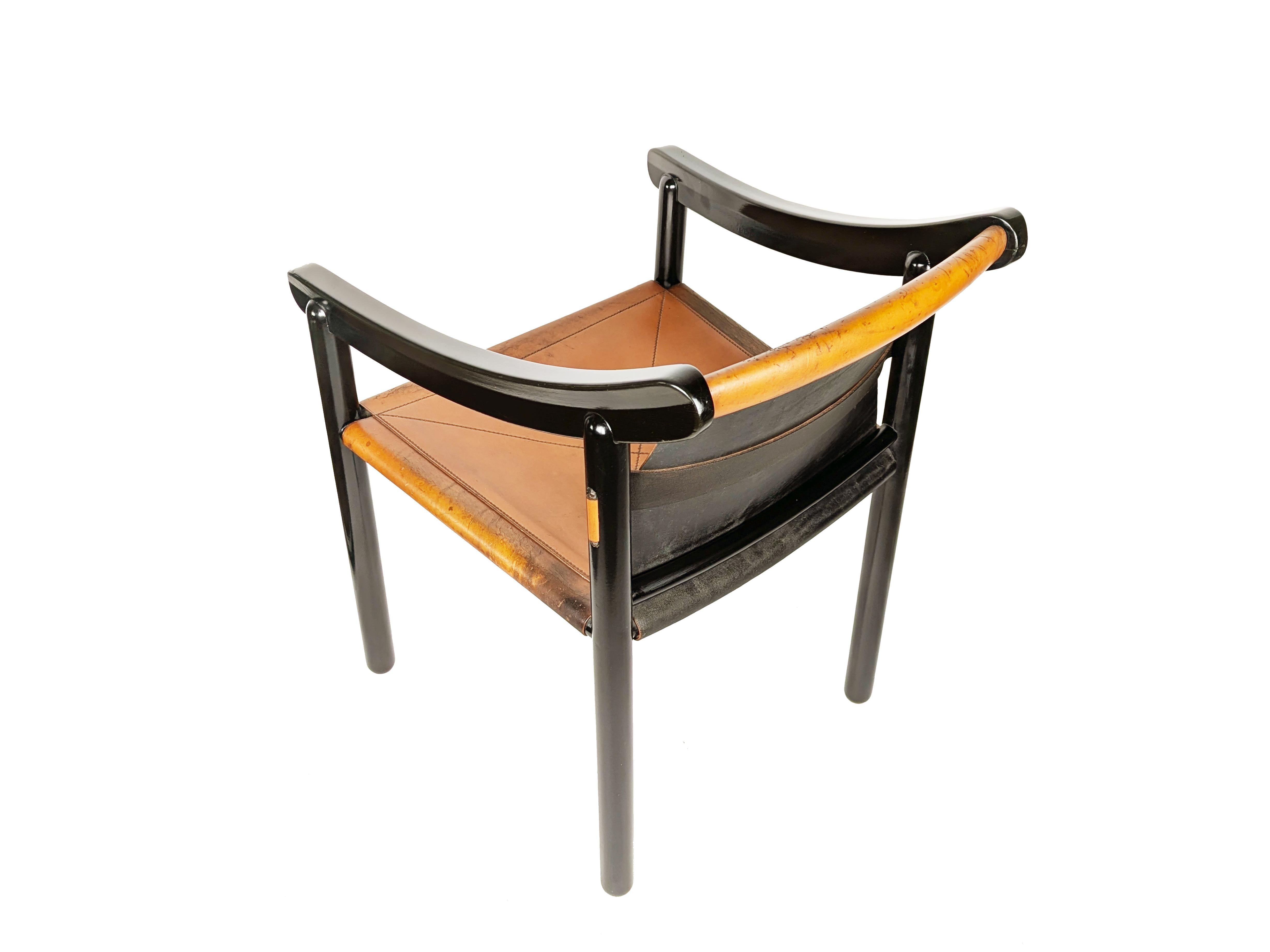 Dipinto Sedie Model 905 con bracciolo di Vico Magistretti per Cassina, anni '60, Set di 4 in vendita