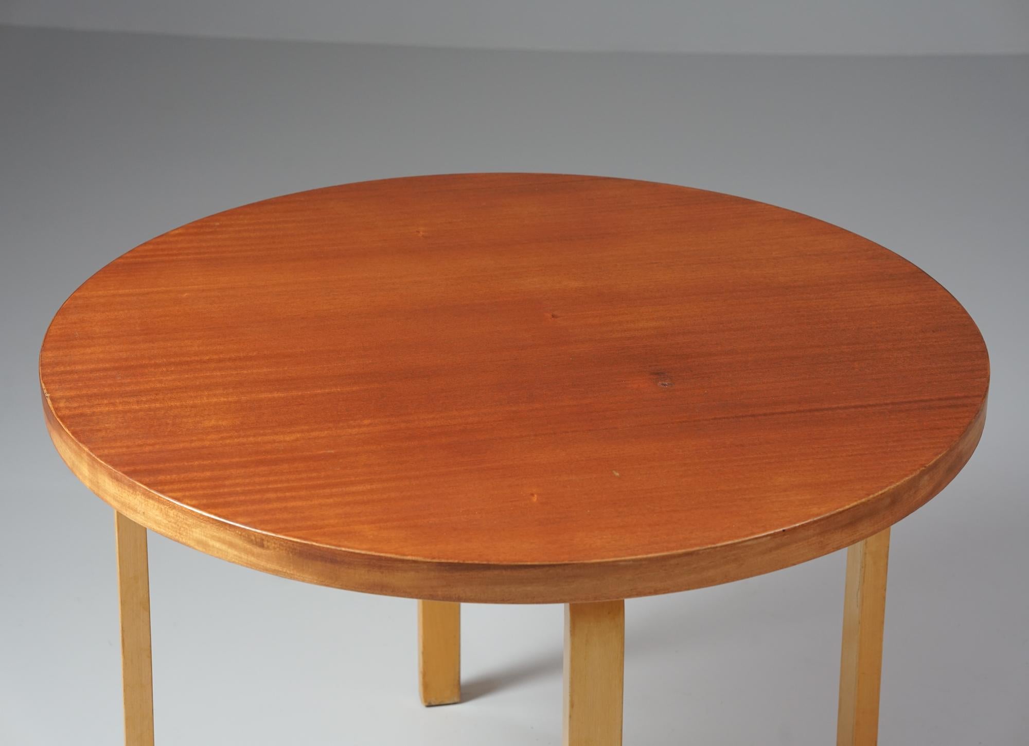 Finlandais Table de salle à manger modèle 90A, Alvar Aalto, Oy Huonekalu- ja Rakennustyötehdas Ab